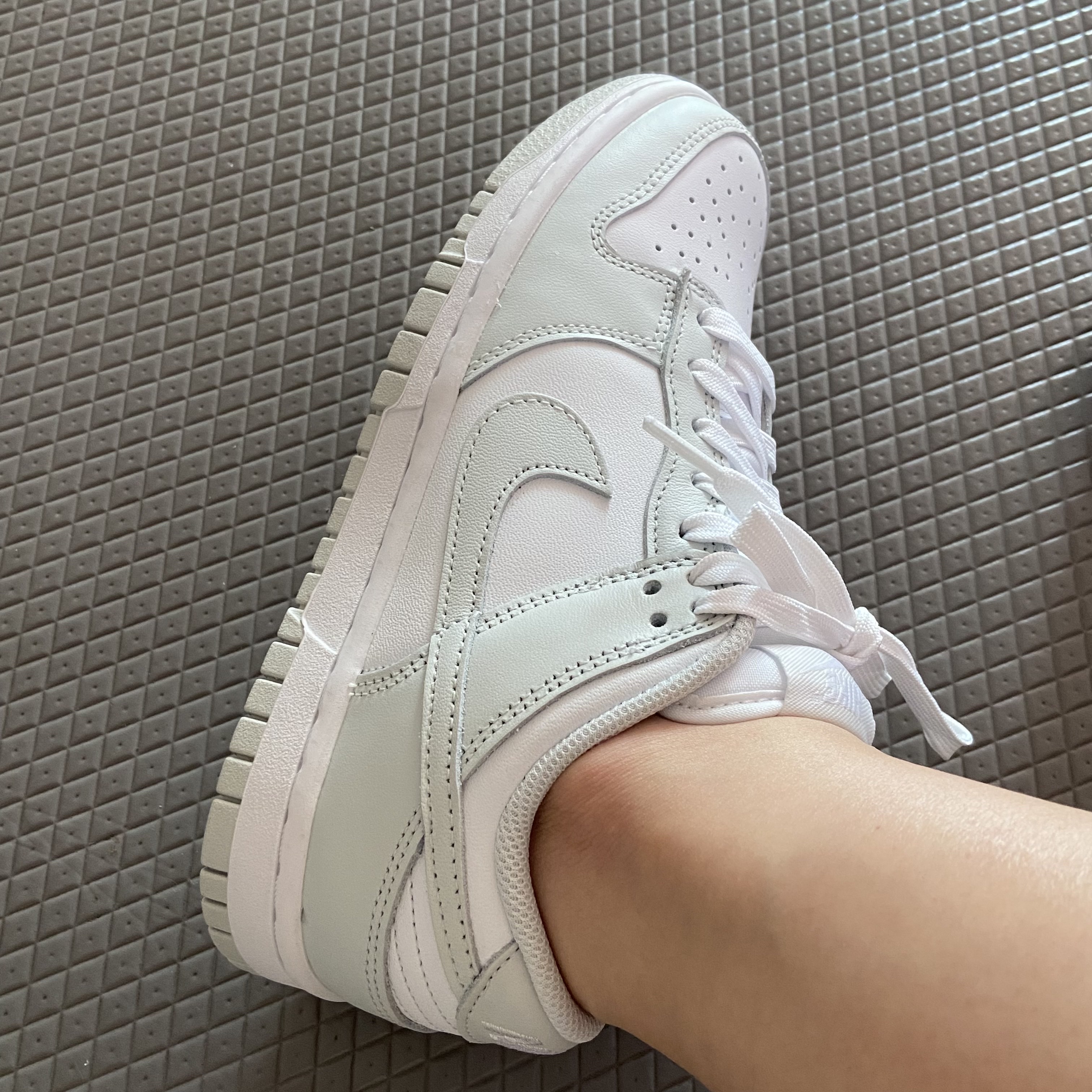 (W) Nike Dunk Low Photon Dust 착용 스타일