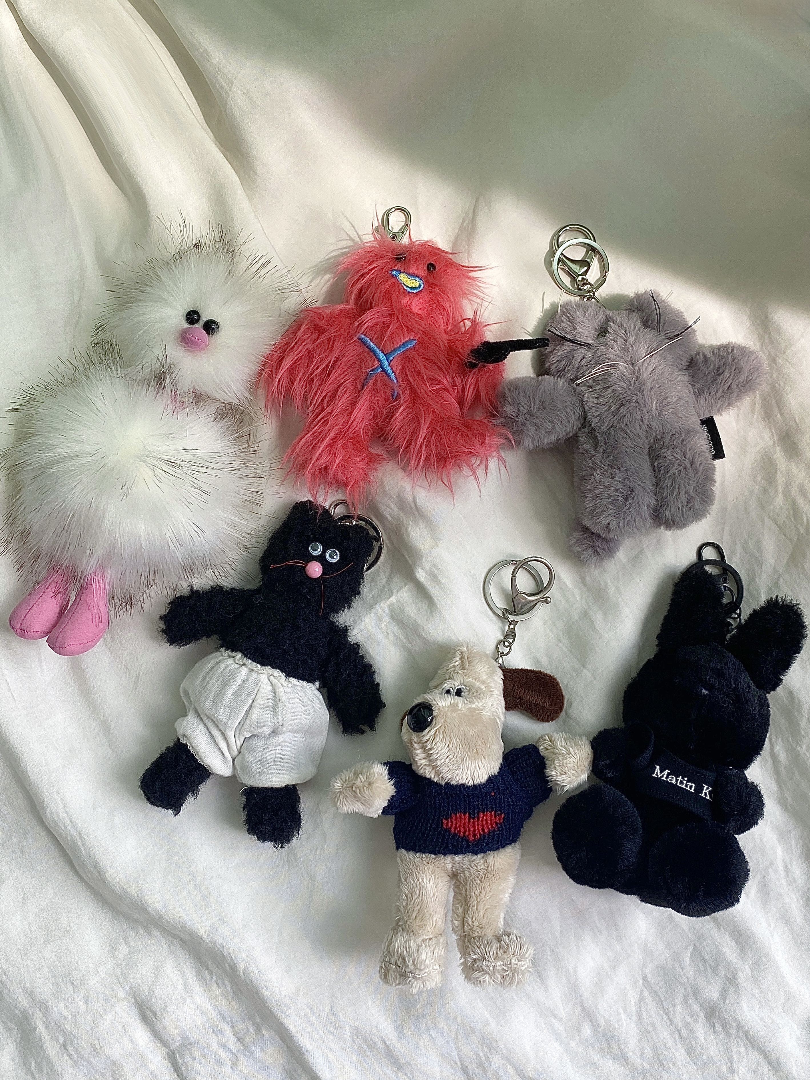 Monamhee Beulpingi Keyring with White Pants Black, Godashin Cats Keyring Grey 착용 스타일