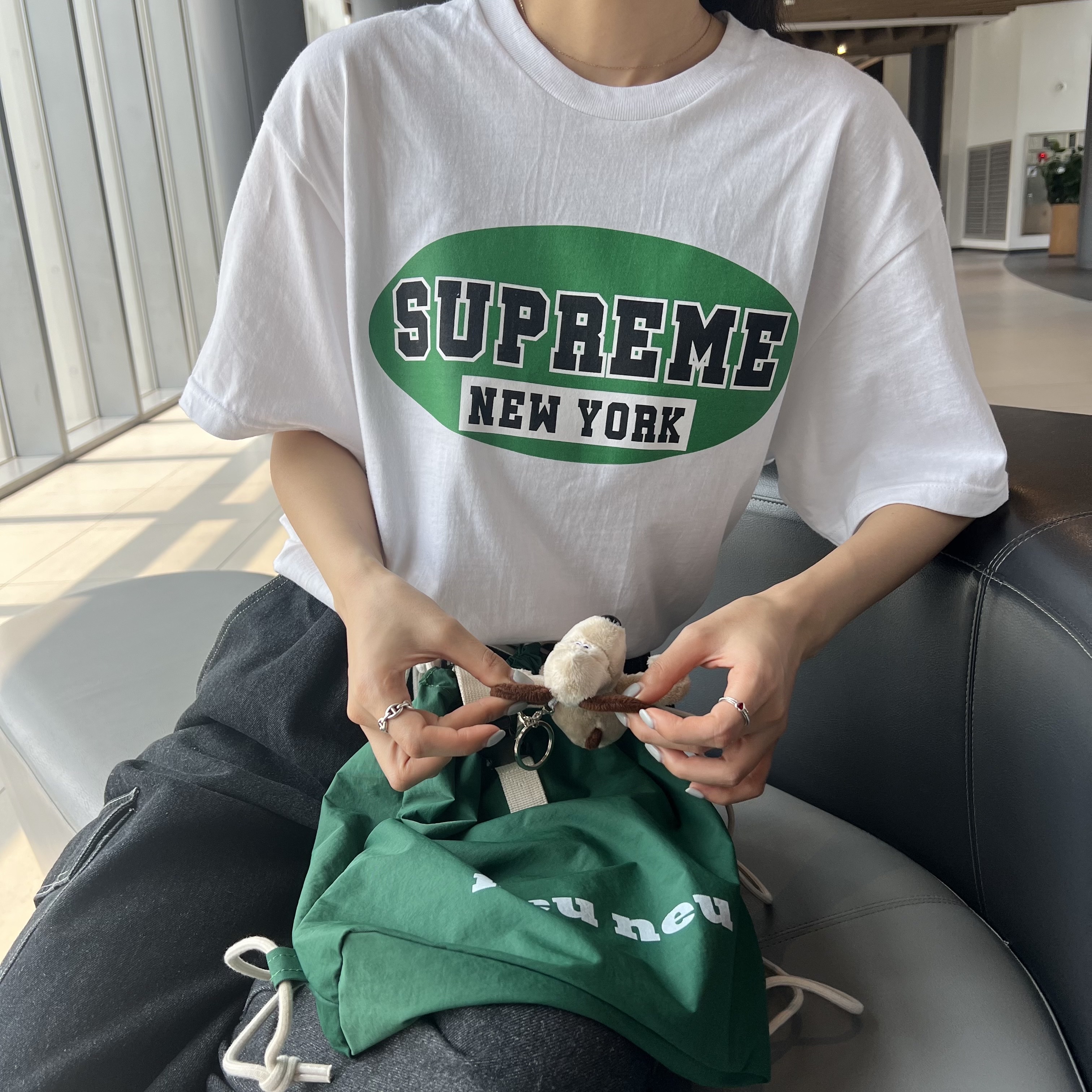 Supreme New York T-Shirt White - 23SS 착용 스타일