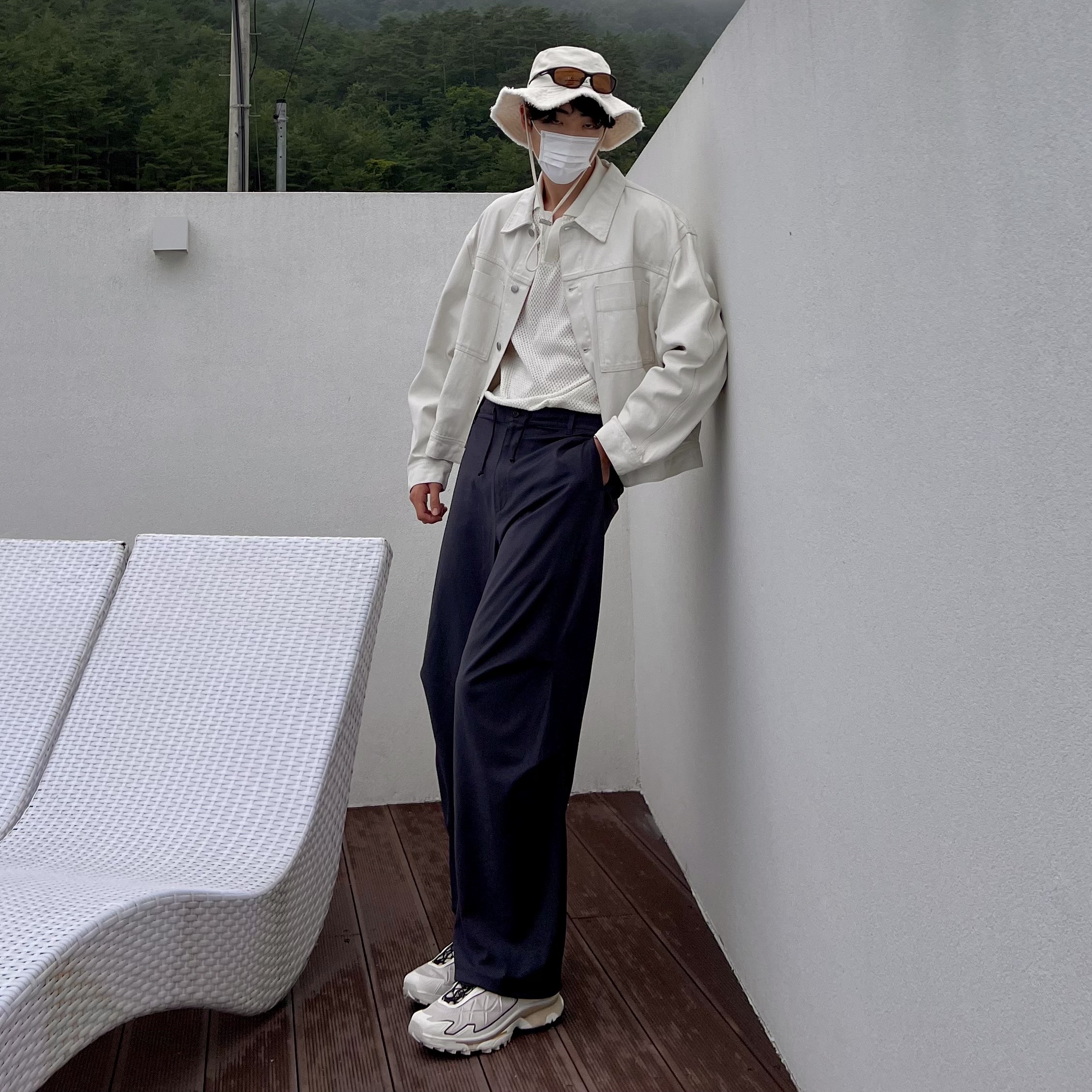 Salomon XT-Slate ADV Vanila Rainy Day, Jacquemus Le Bob Artichaut Bucket Hat Off White 착용 스타일 - 3
