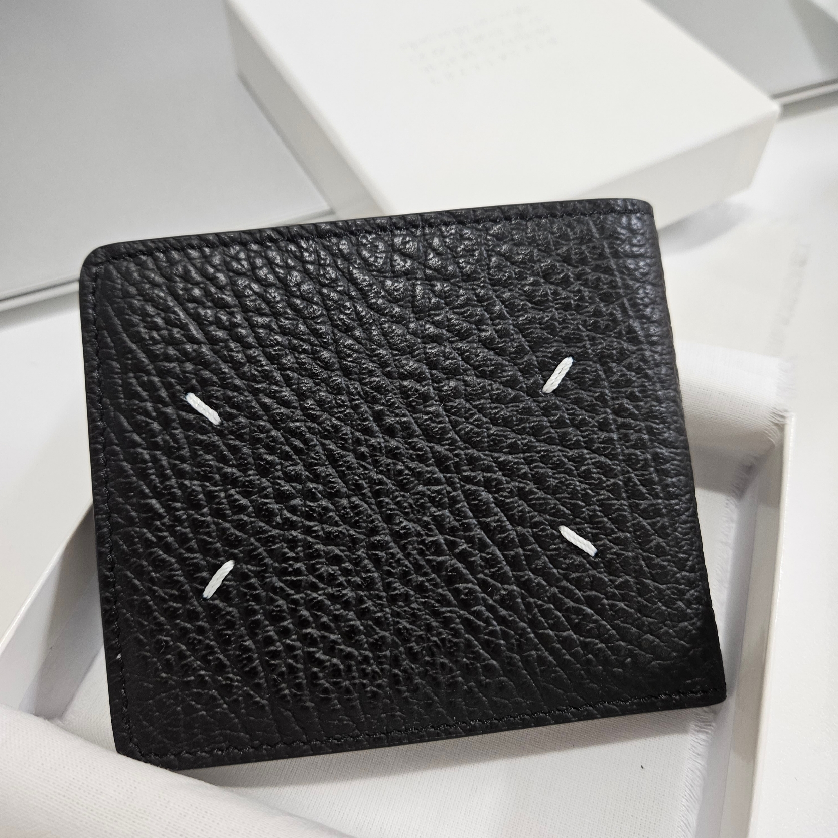 Maison Margiela Bi-Fold Wallet Black 착용 스타일