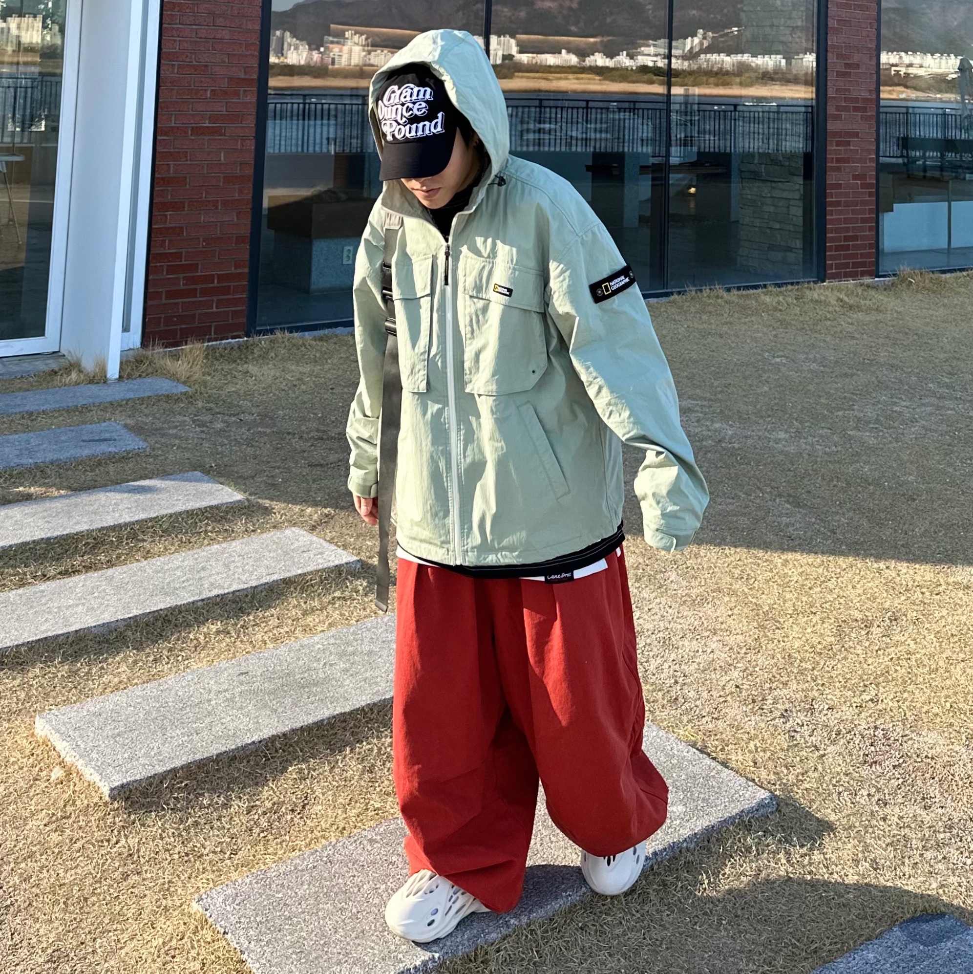Adidas Yeezy Foam RNNR Ararat 착용 스타일 - 5