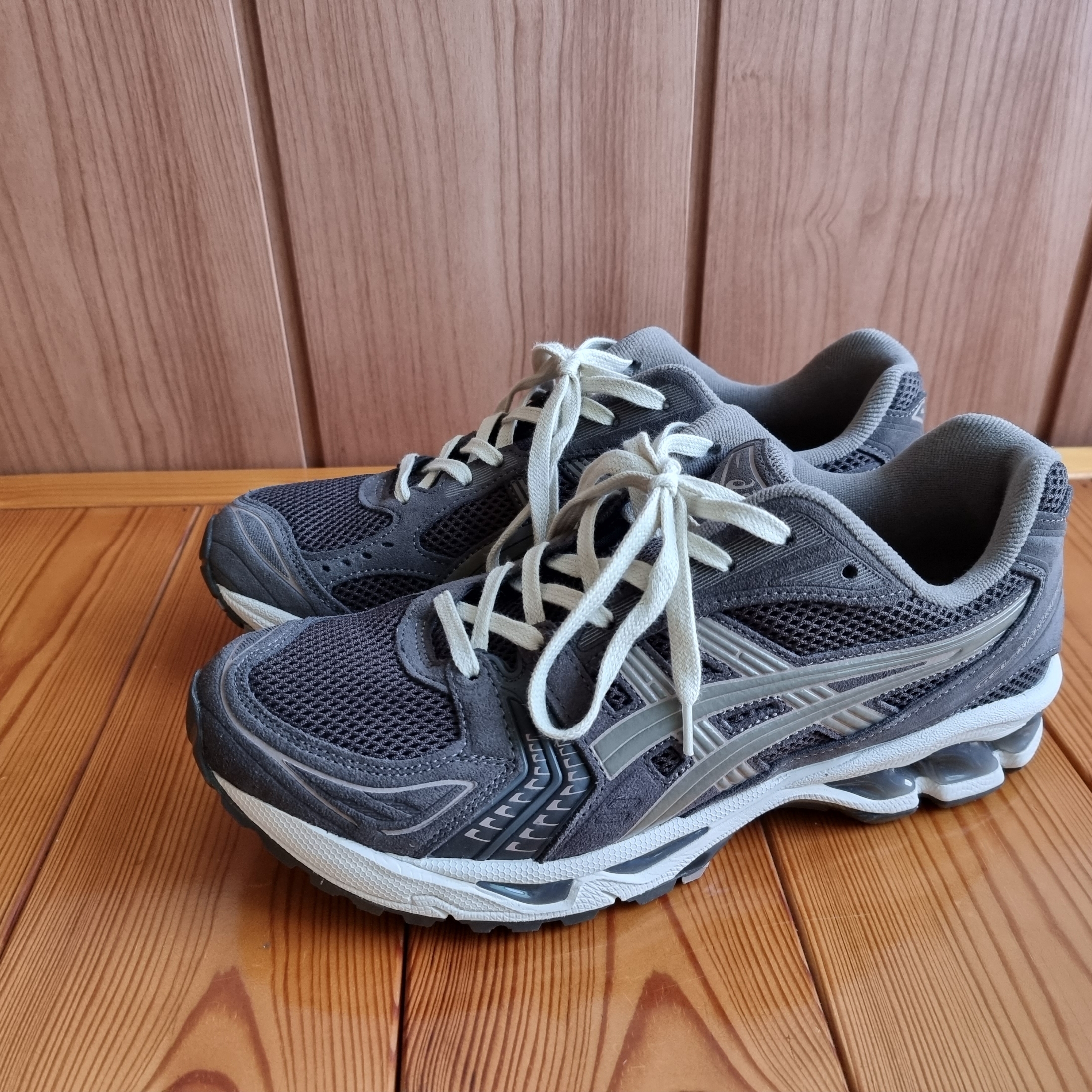 Asics Gel-Kayano 14 Dark Sepia Dark Taupe 착용 스타일 - 2