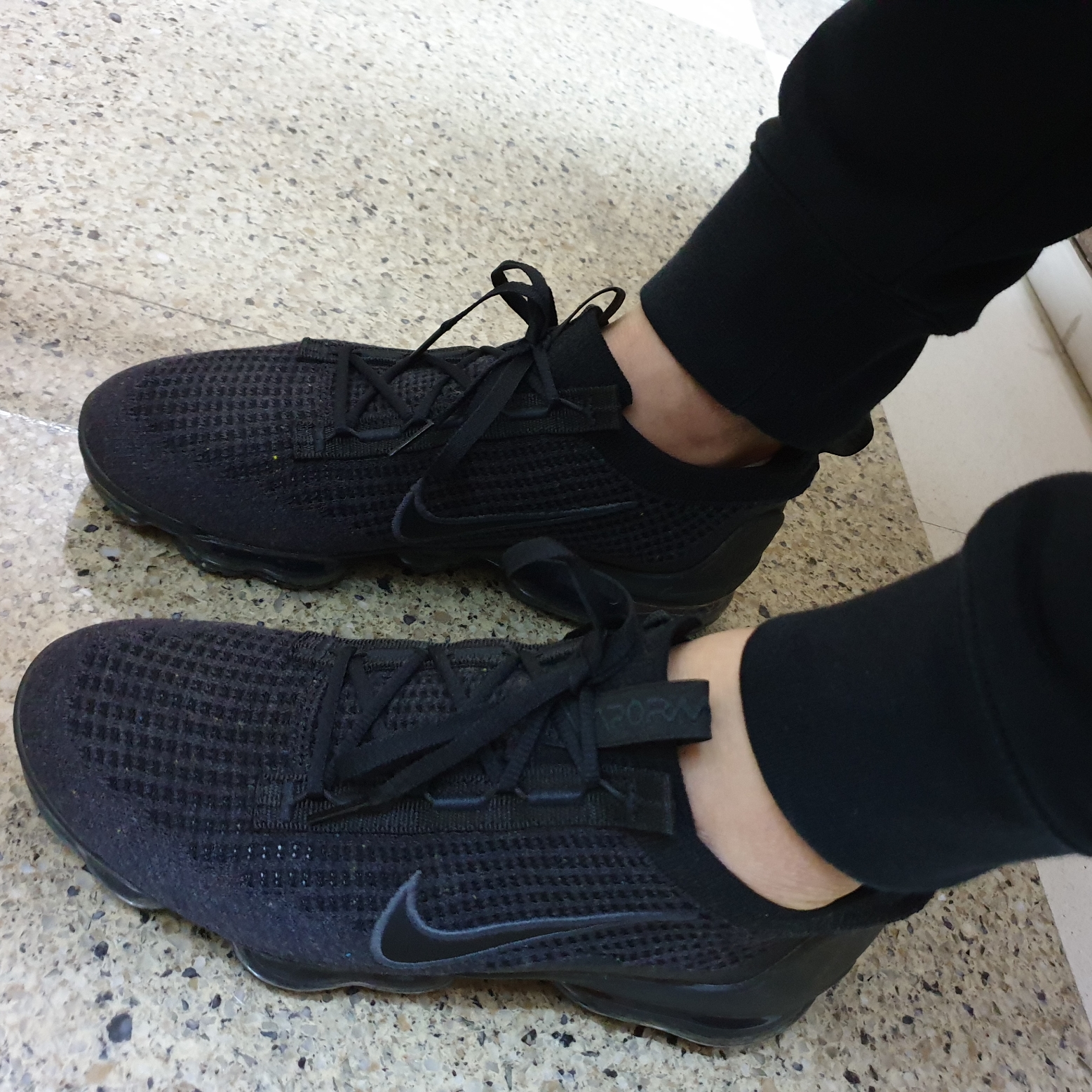 (W) Nike Air Vapormax 2021 Flyknit Black 착용 스타일