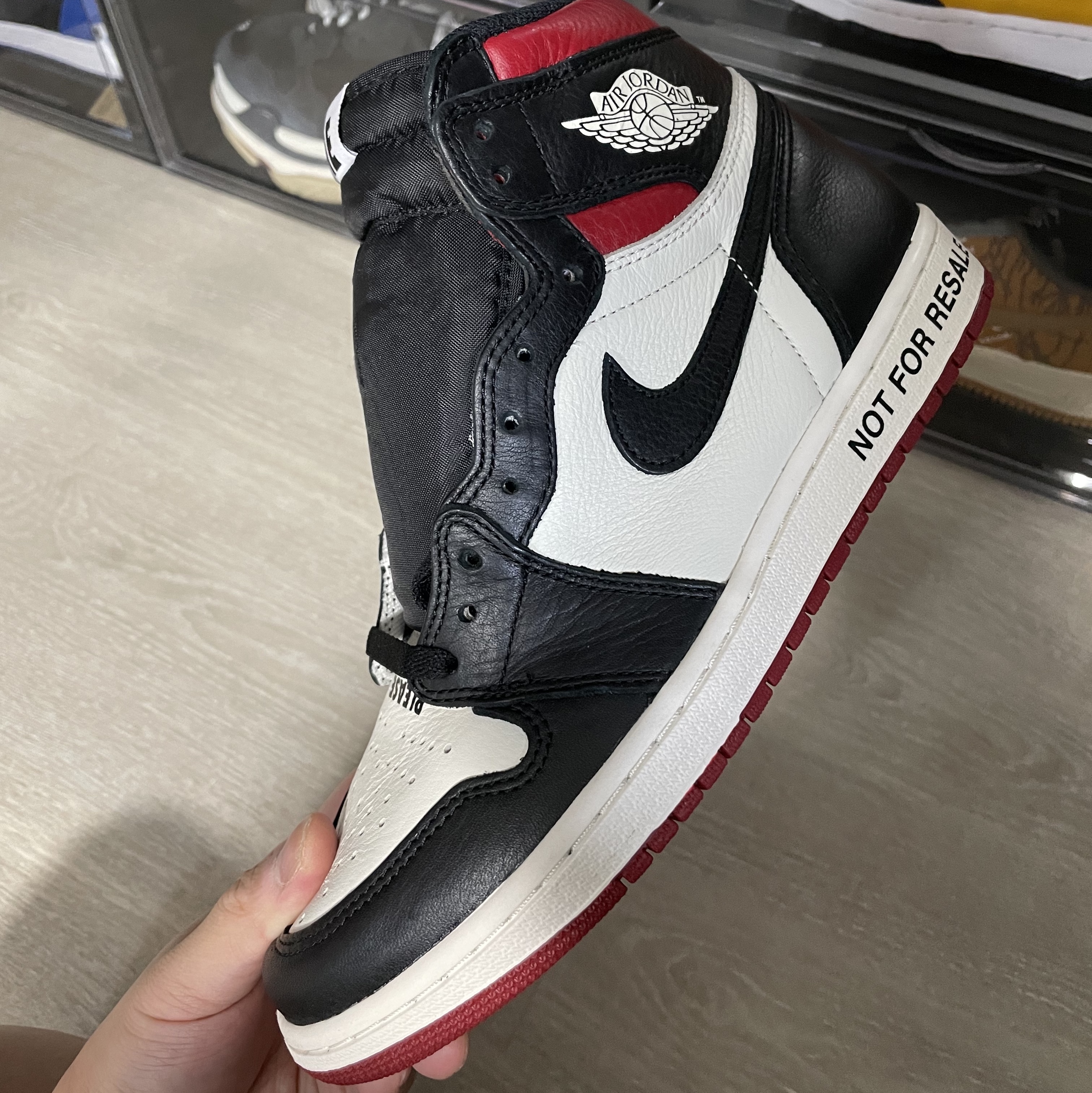 Jordan 1 Retro High Not for Resale Varsity Red 착용 스타일