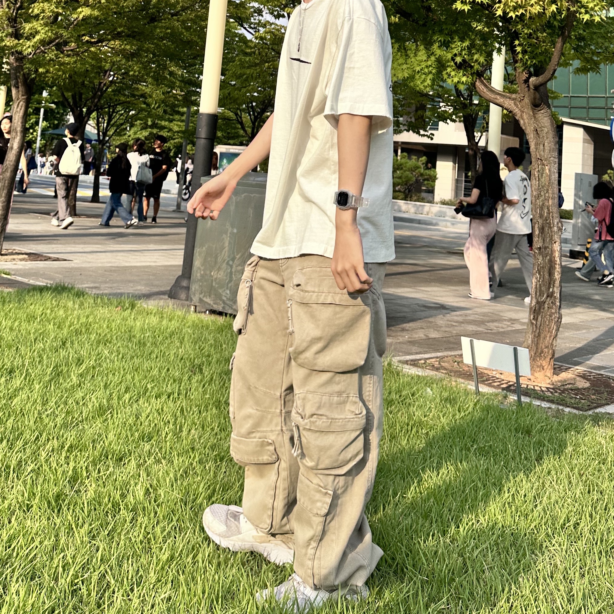 Casio G-Shock DW-5600SKE-7, Zara Utility Pocket Pants Light Sand 착용 스타일 - 2