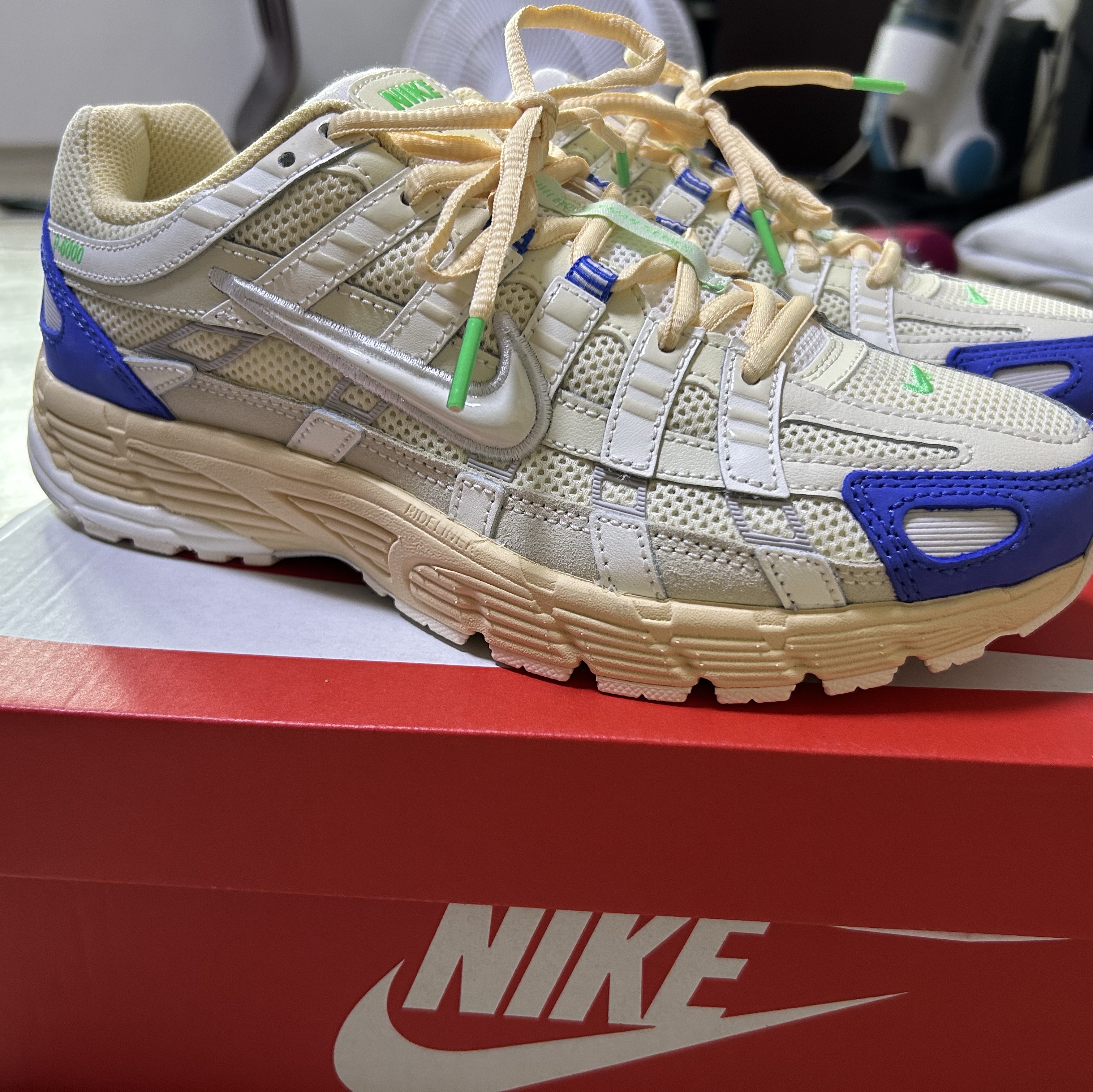 Nike P-6000 Coconut Milk Medium Blue 착용 스타일