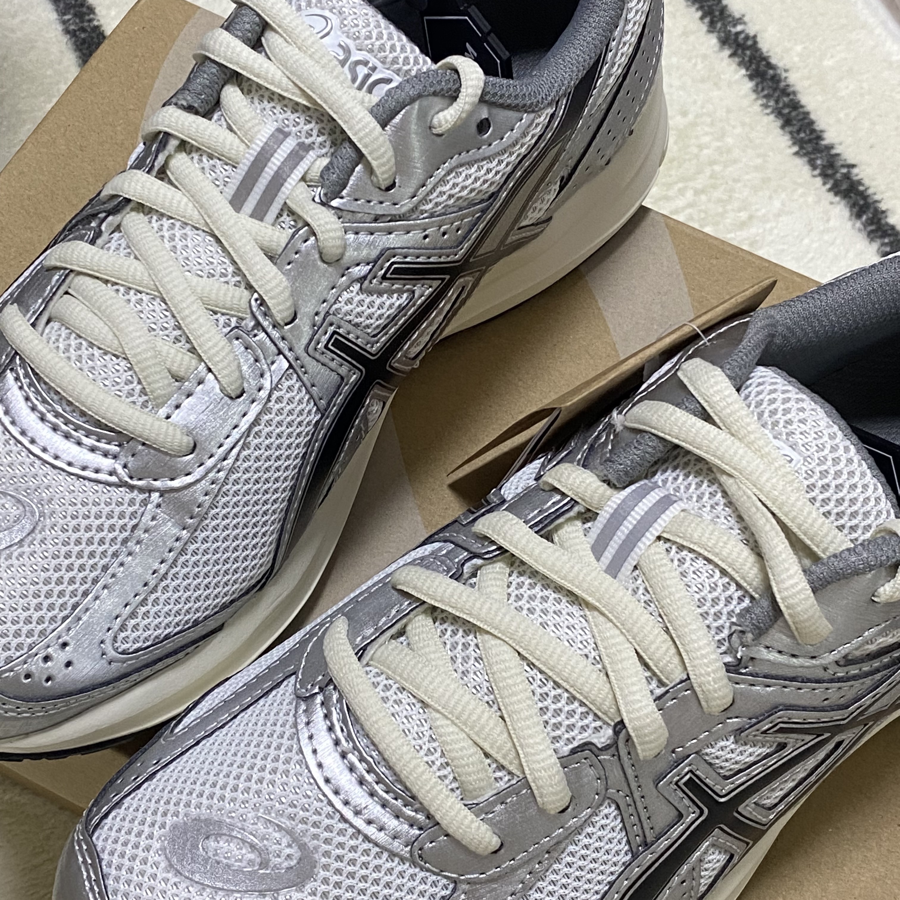 Asics Jog 100 S White Black - 2E Wide 착용 스타일