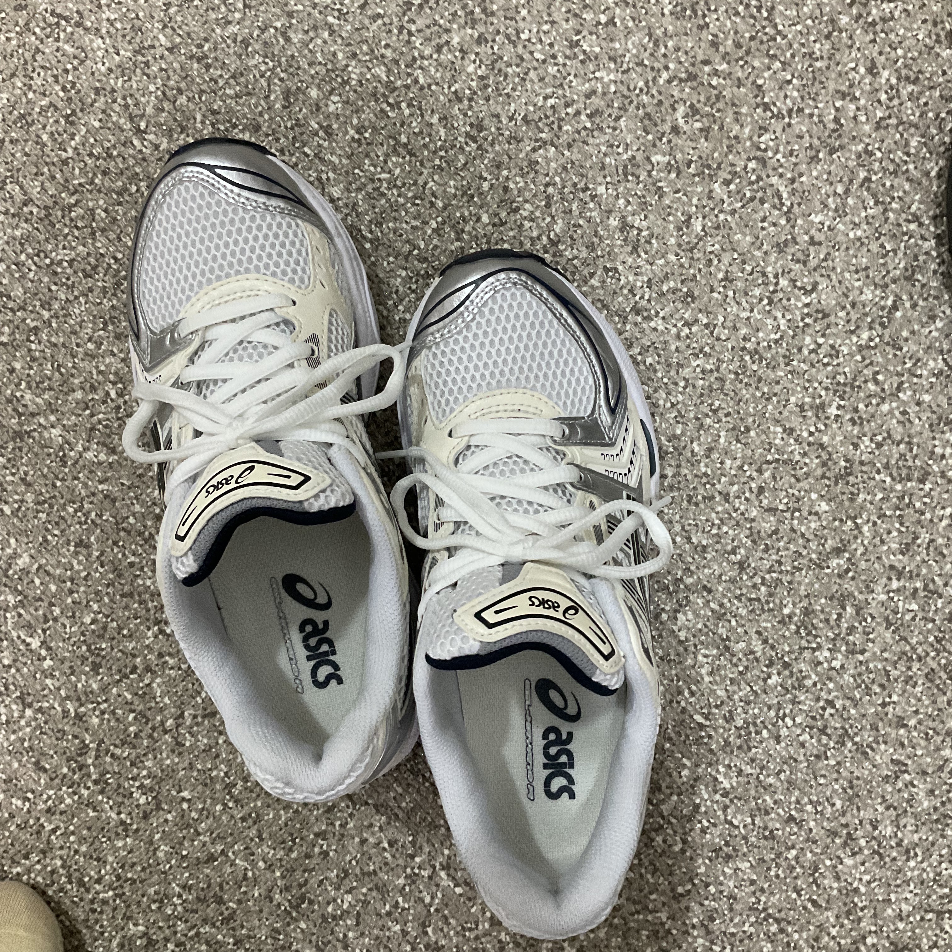 (W) Asics Gel-Kayano 14 White Midnight 착용 스타일 - 2