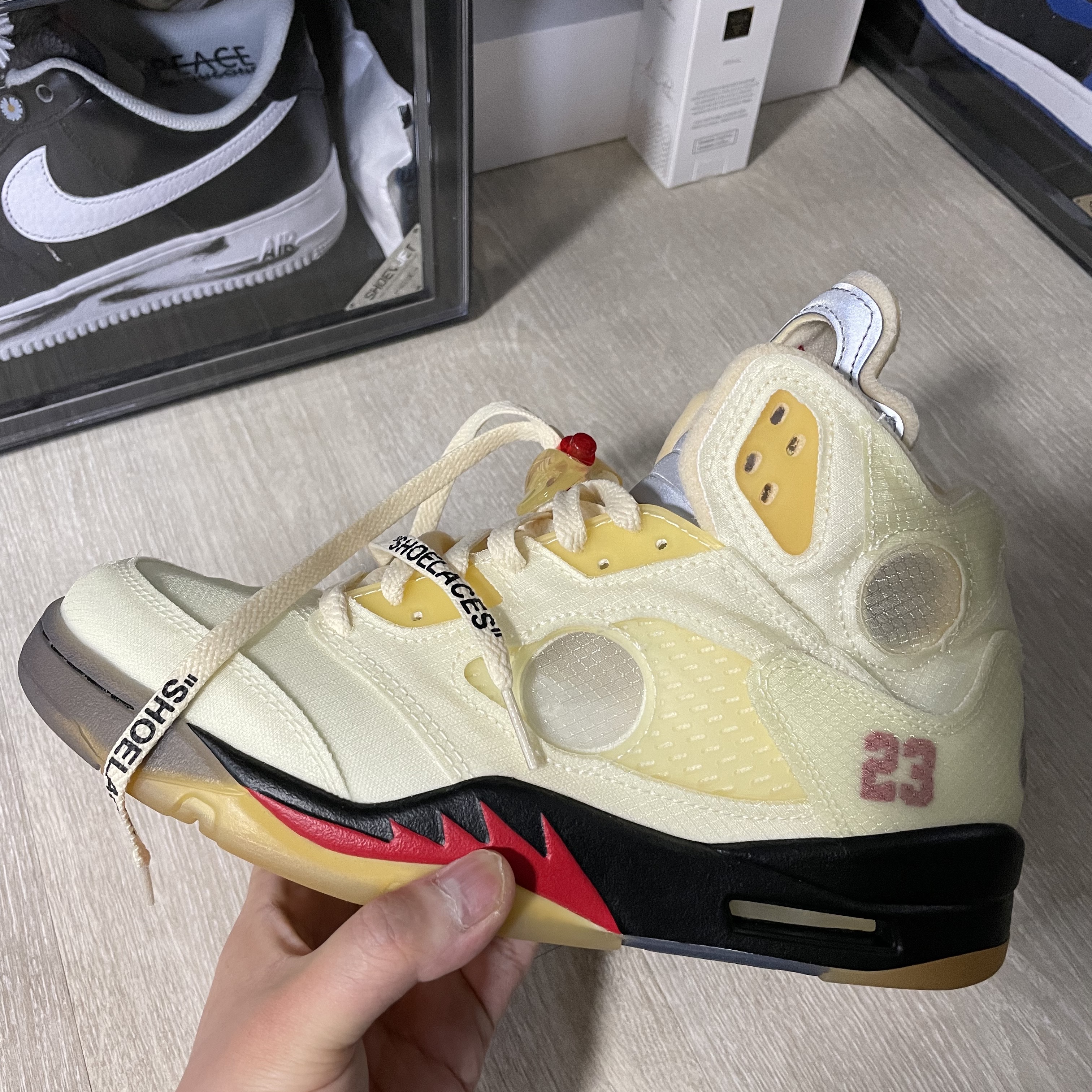 Jordan 5 x Off-White Retro SP Sail Fire Red 착용 스타일