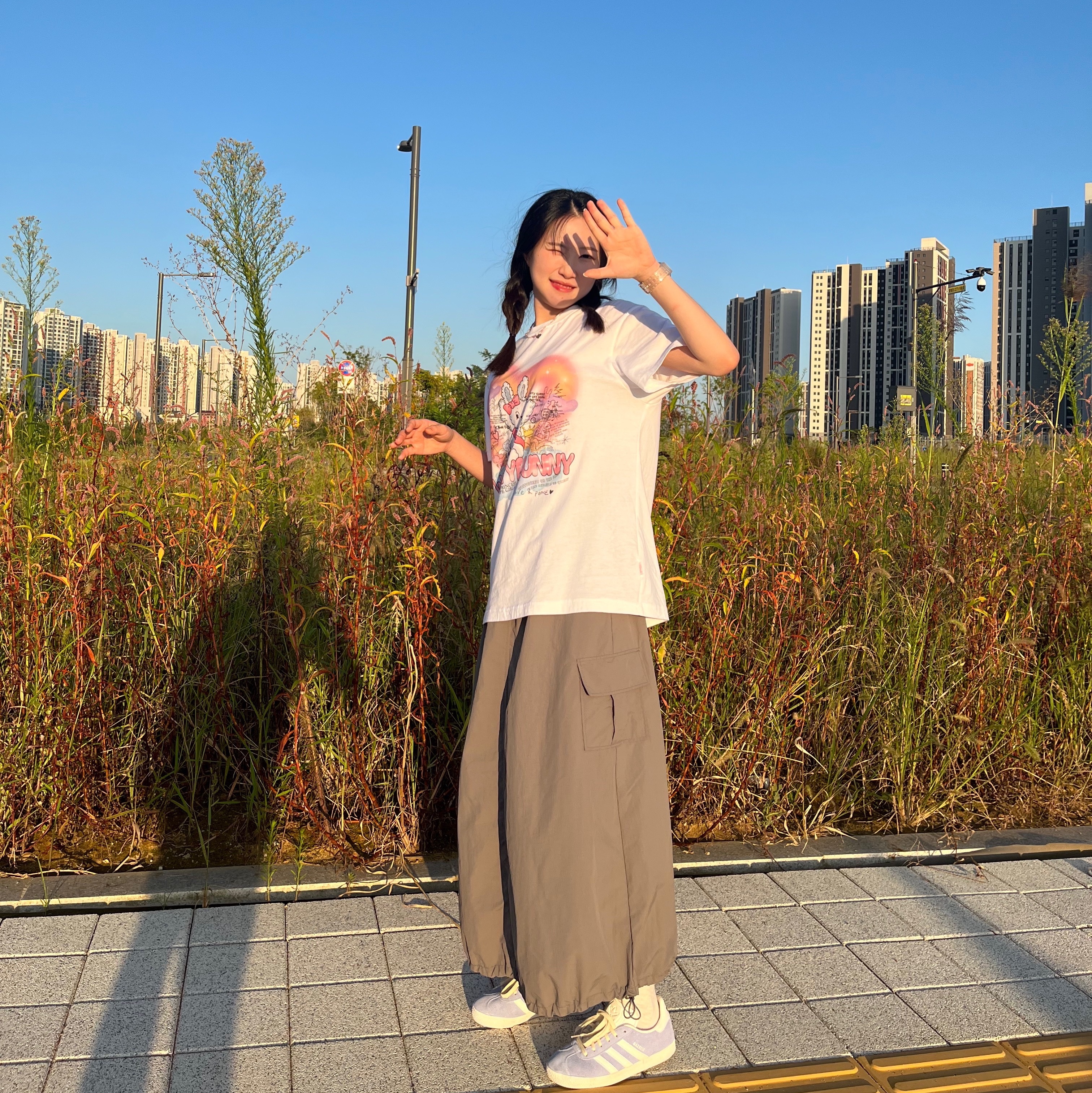 (J) Adidas Gazelle Blue Dawn, Apple Watch SE 40mm GPS Starlight Aluminum Case with Sport Band Starlight (Korean Ver.) 착용 스타일 - 2