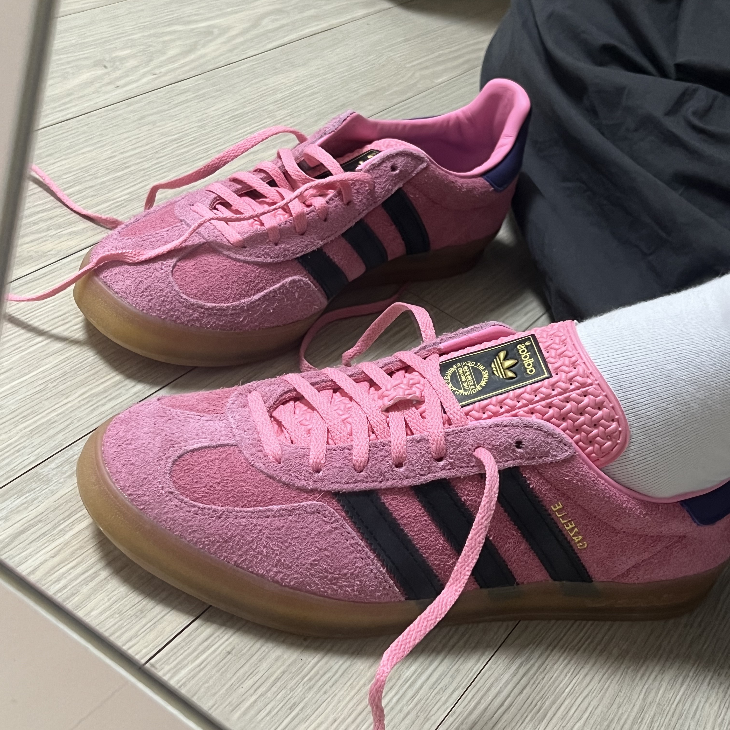 (W) Adidas Gazelle Indoor Bliss Pink 착용 스타일
