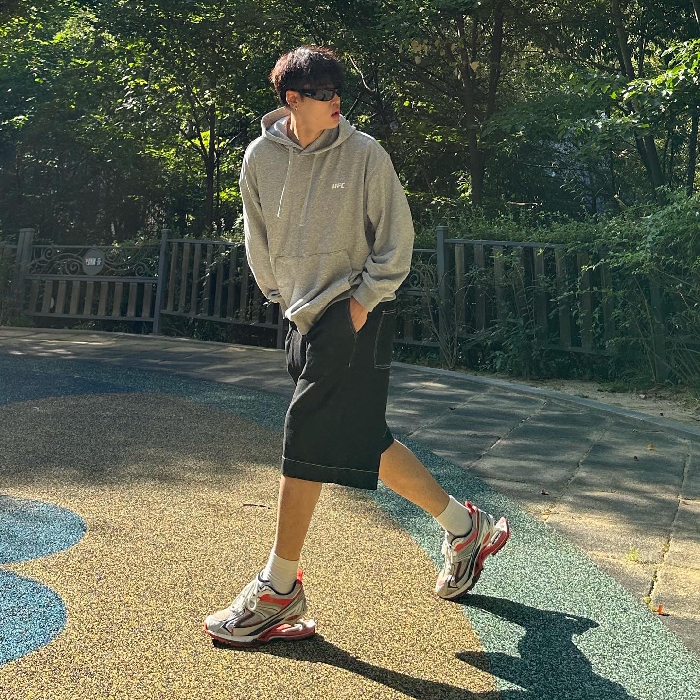 Balenciaga X-Pander Sneakers Red Silver 착용 스타일 - 2