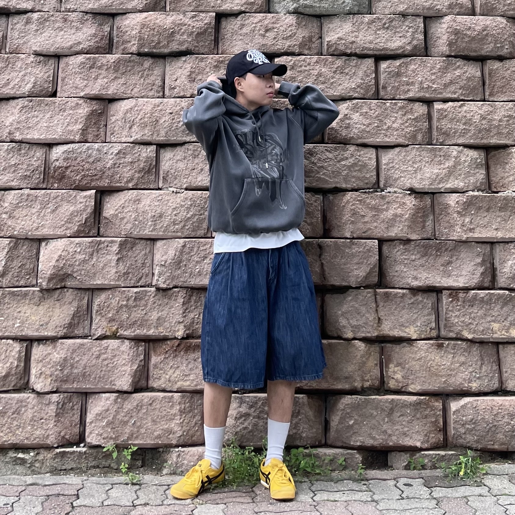 Onitsuka Tiger Mexico 66 Yellow Black 착용 스타일 - 1