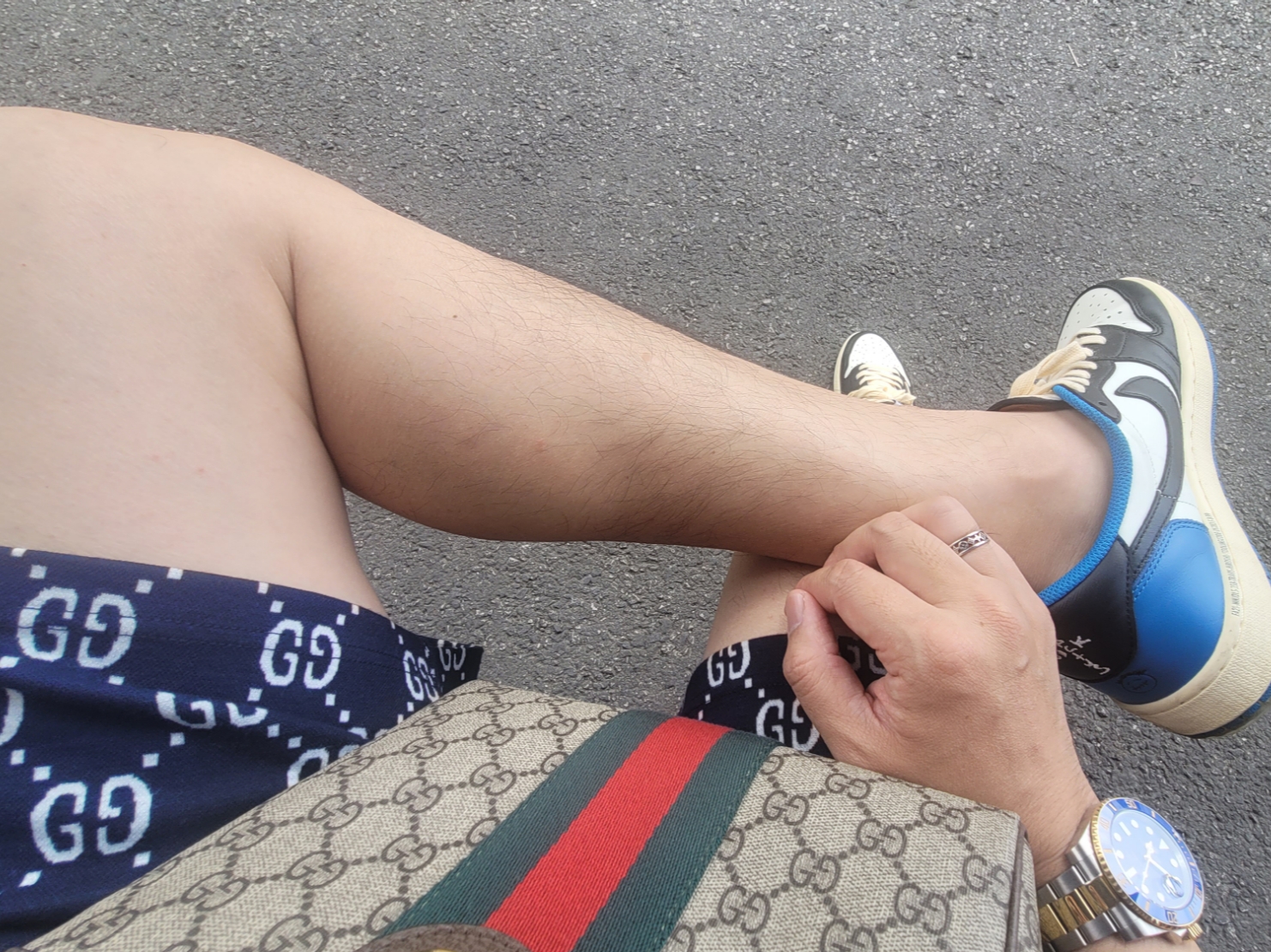 Jordan 1 x Travis Scott x Fragment Retro Low OG SP Military Blue, Gucci Jacquard Shorts Blue Ivory 착용 스타일