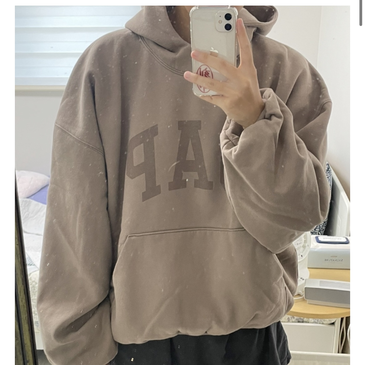 Yeezy Gap Engineered By Balenciaga Dove Shrunken Hoodie Beige 착용 스타일