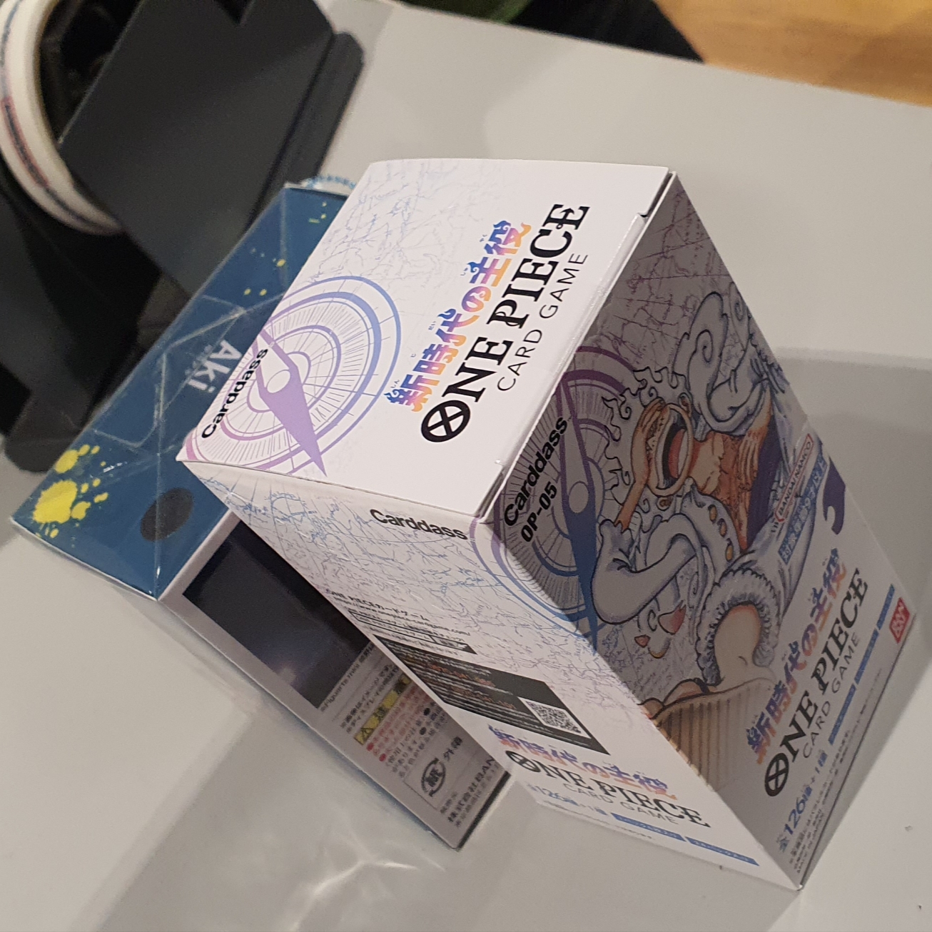 One Piece TCG OP-05 Awakening of The New Era Booster Box (Pack of 24/Japanese Ver.) 착용 스타일