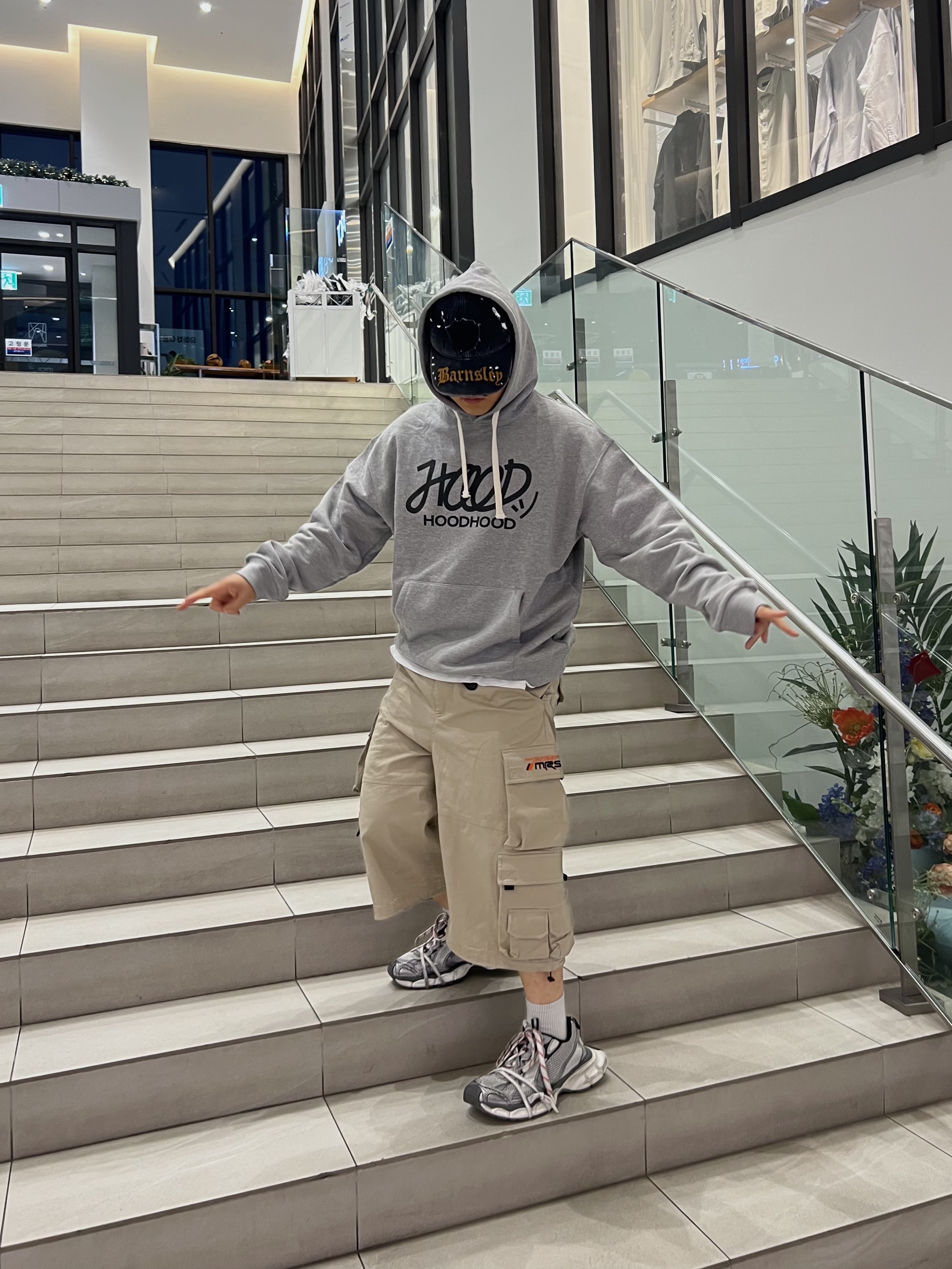 Balenciaga 3XL Sneakers Grey White Red 착용 스타일 - 1