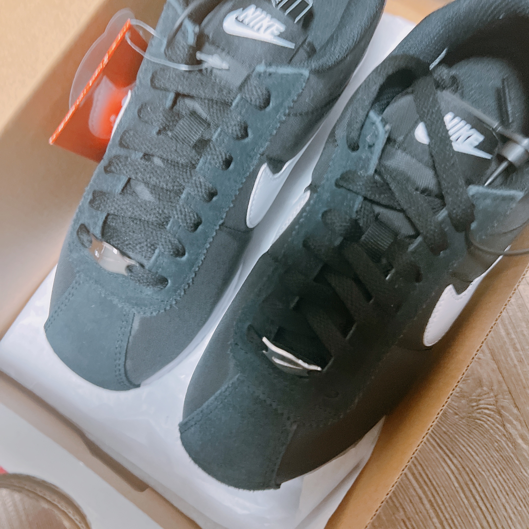 (W) Nike Cortez Black and White 착용 스타일