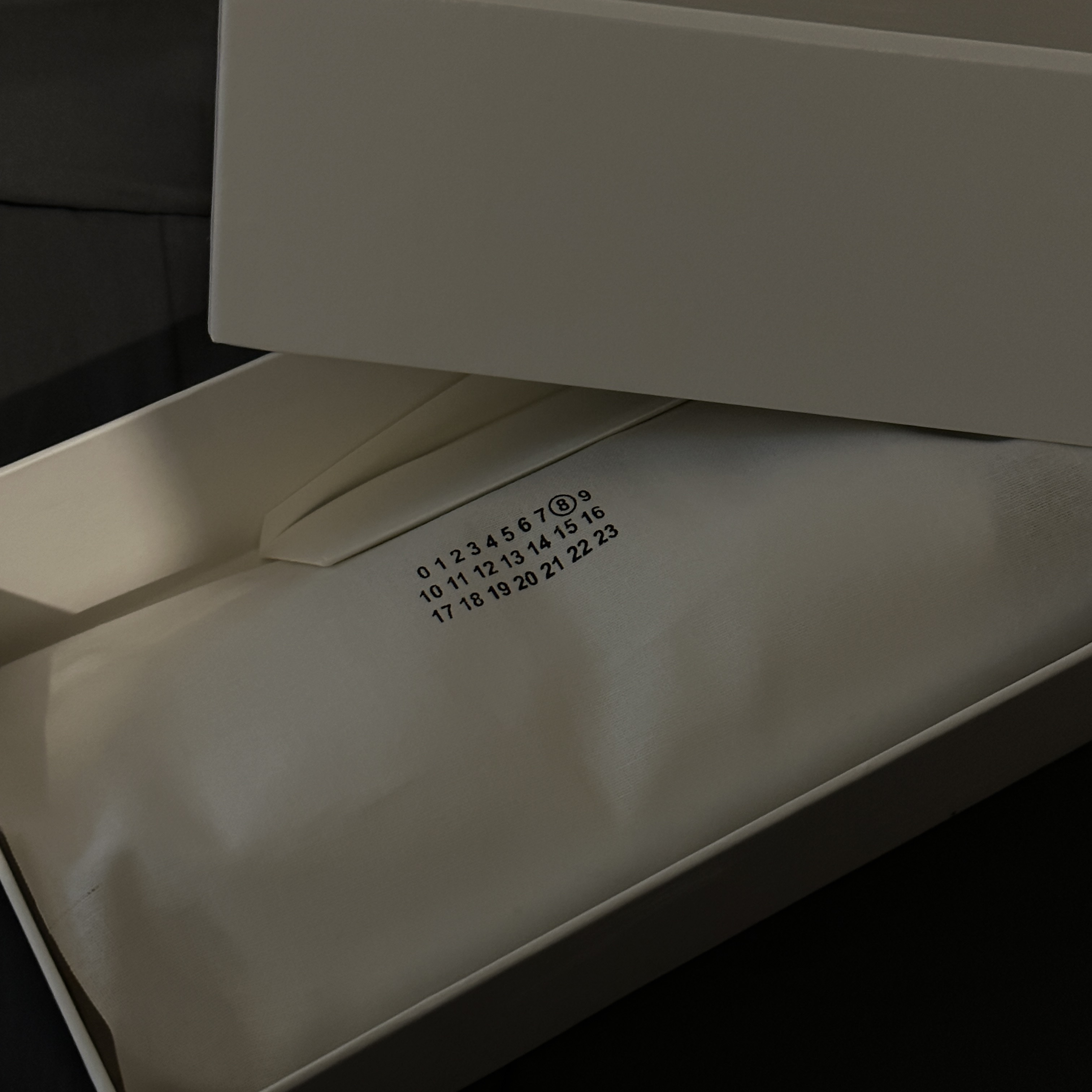 Gentle Monster x Maison Margiela MM007 Black Black 착용 스타일 - 1