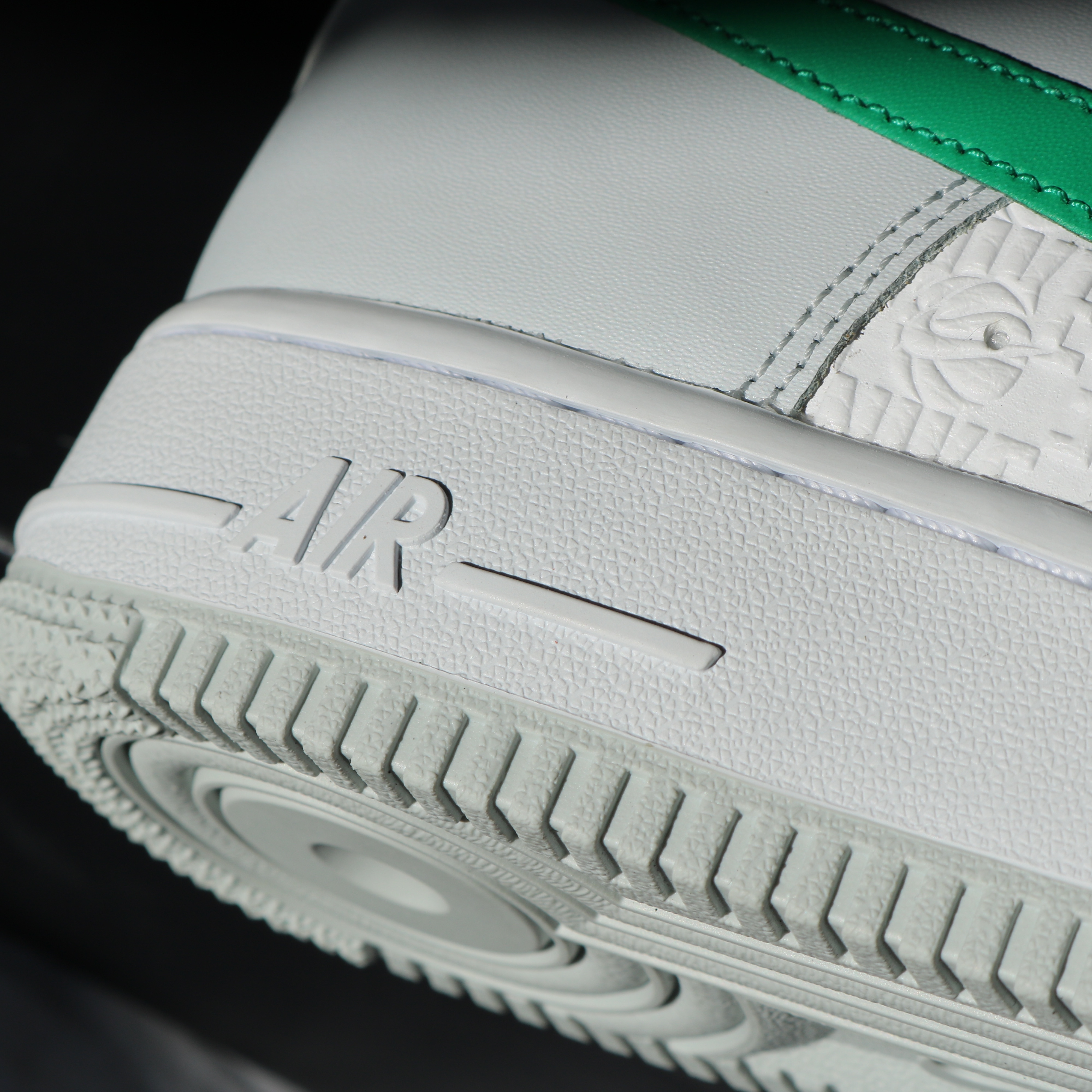 Nike Air Force 1 '07 Pure Platinum Stadium Green 착용 스타일 - 4