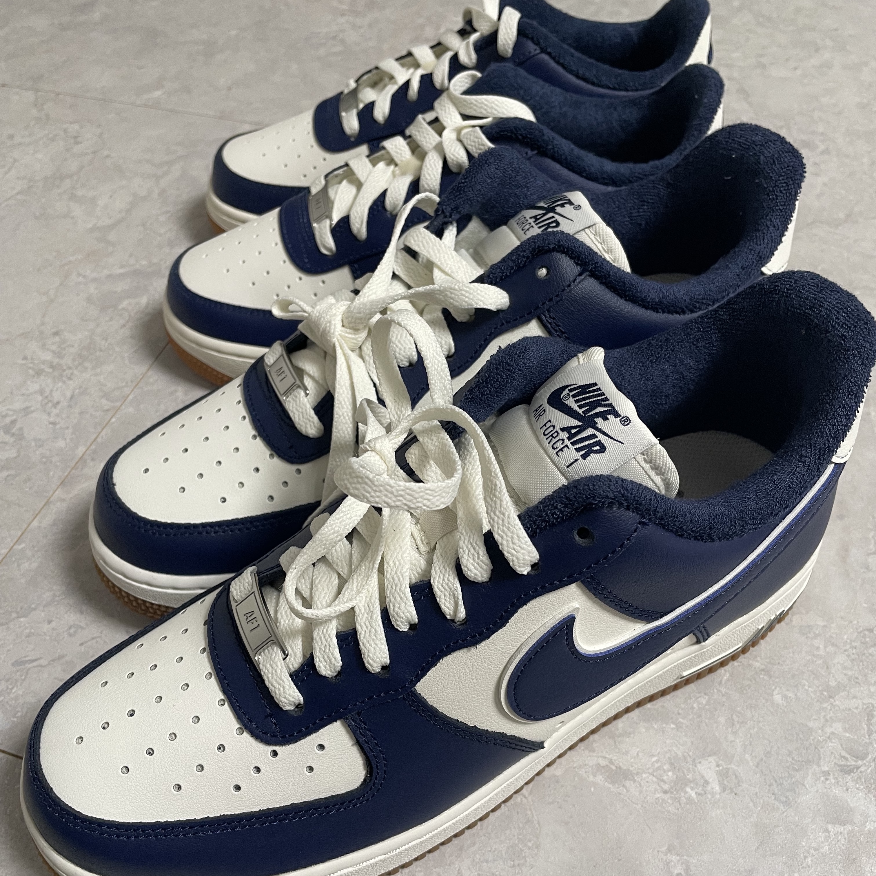 (GS) Nike Air Force 1 LV8 3 Midnight Navy 착용 스타일