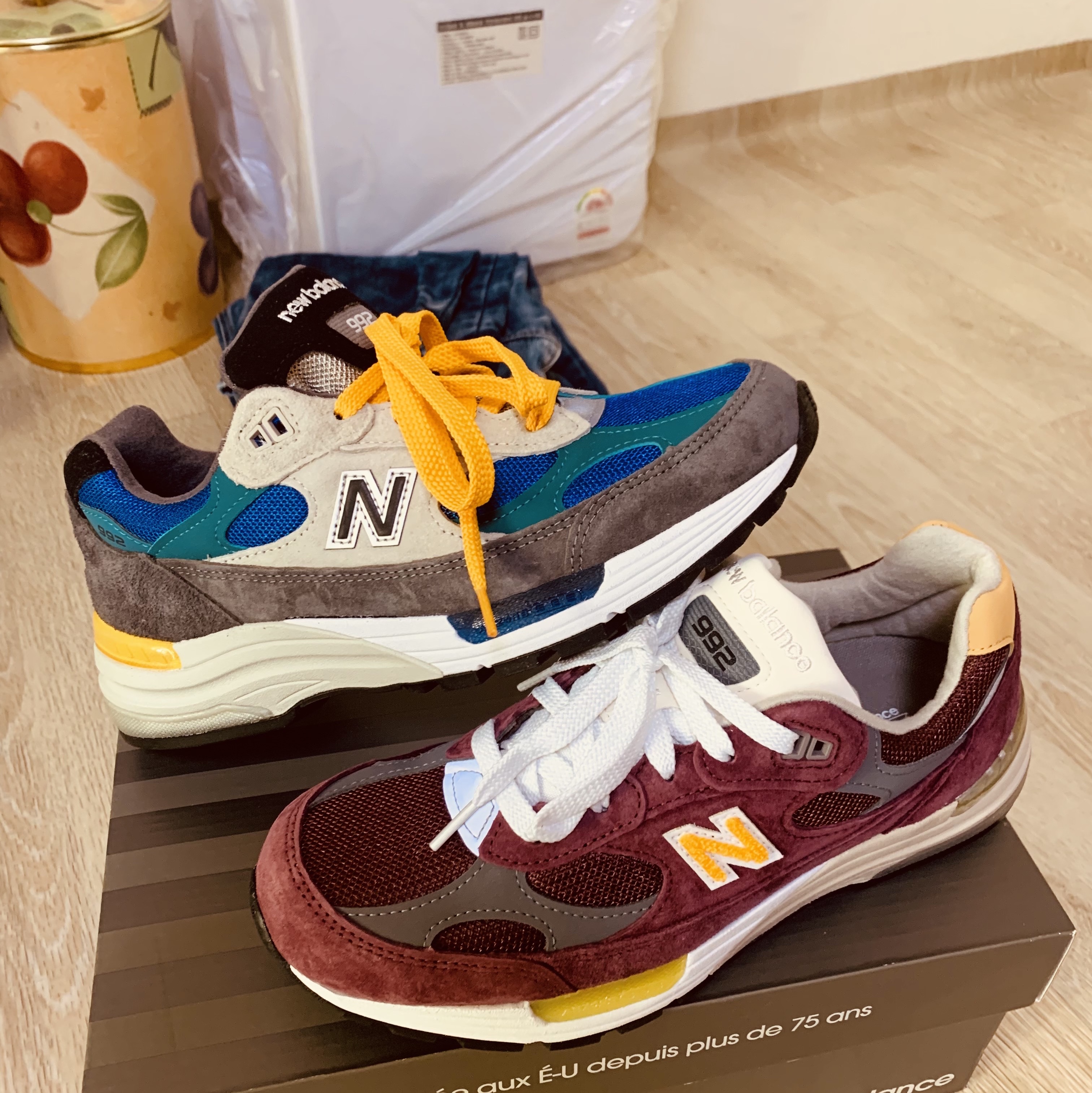 New Balance 992 Made in USA Burgundy Gold 착용 스타일