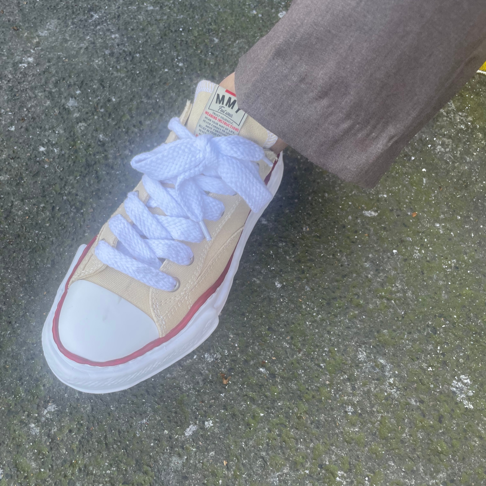 Maison Mihara Yasuhiro Peterson OG Sole Canvas Low-top Sneakers Natural 착용 스타일