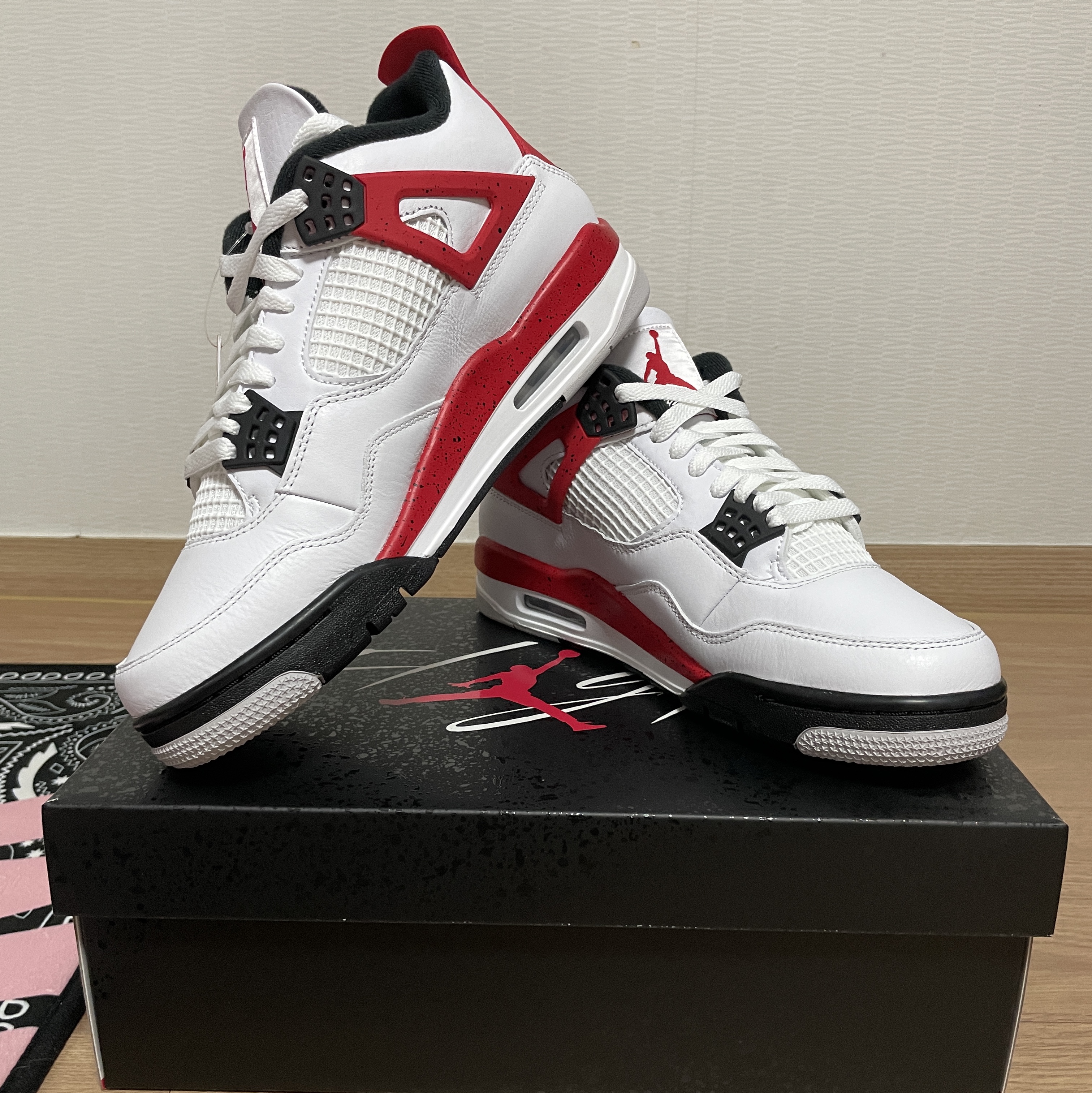 Jordan 4 Retro Red Cement 착용 스타일