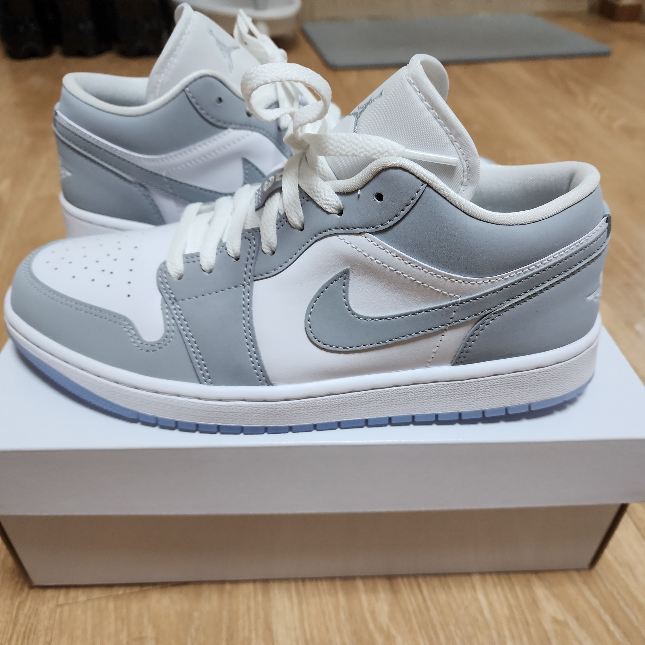 (W) Jordan 1 Low White Wolf Grey 착용 스타일