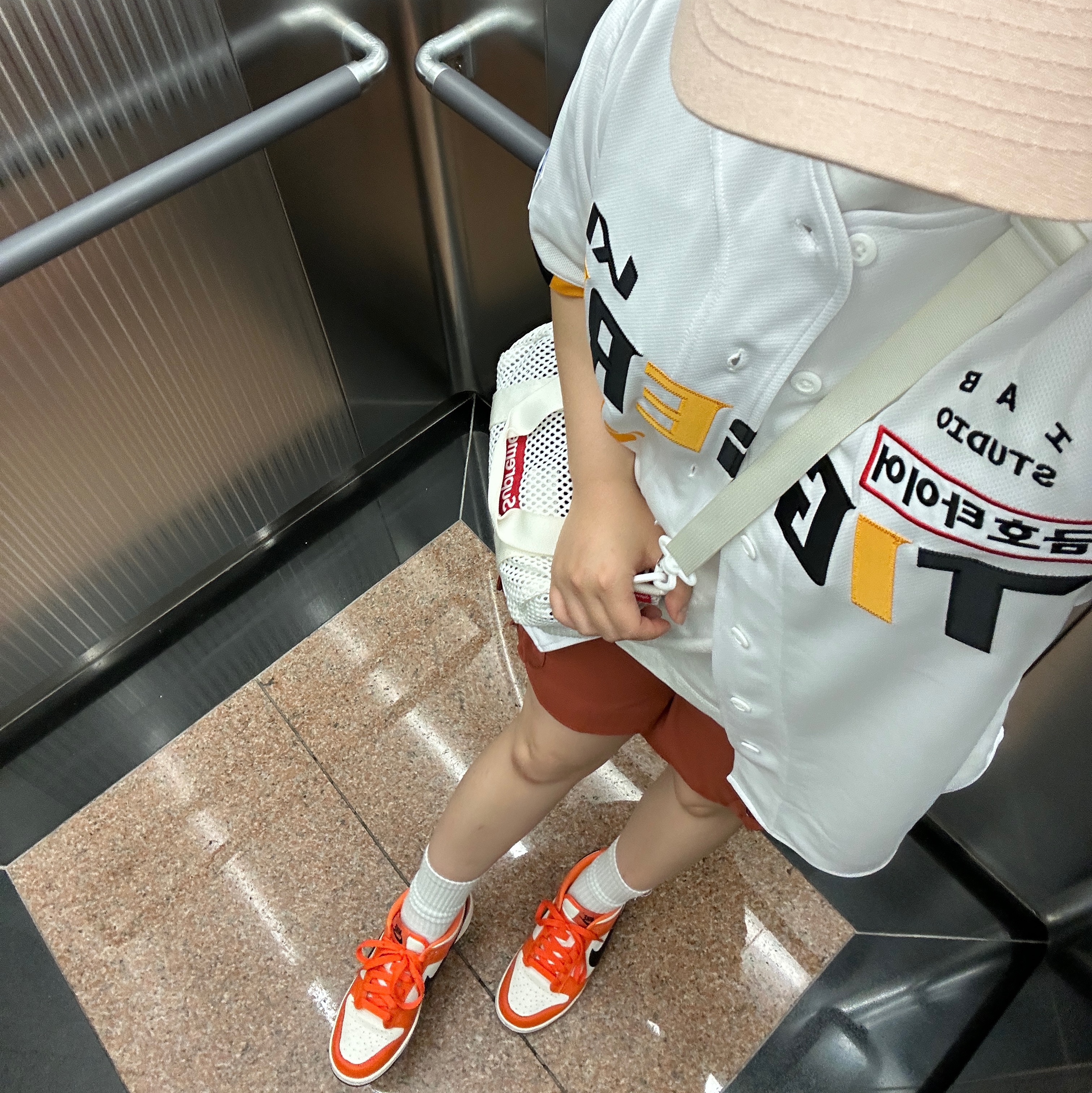 Supreme Mesh Mini Duffle Bag White - 23SS, (PS) Nike Dunk Low Safety Orange 착용 스타일