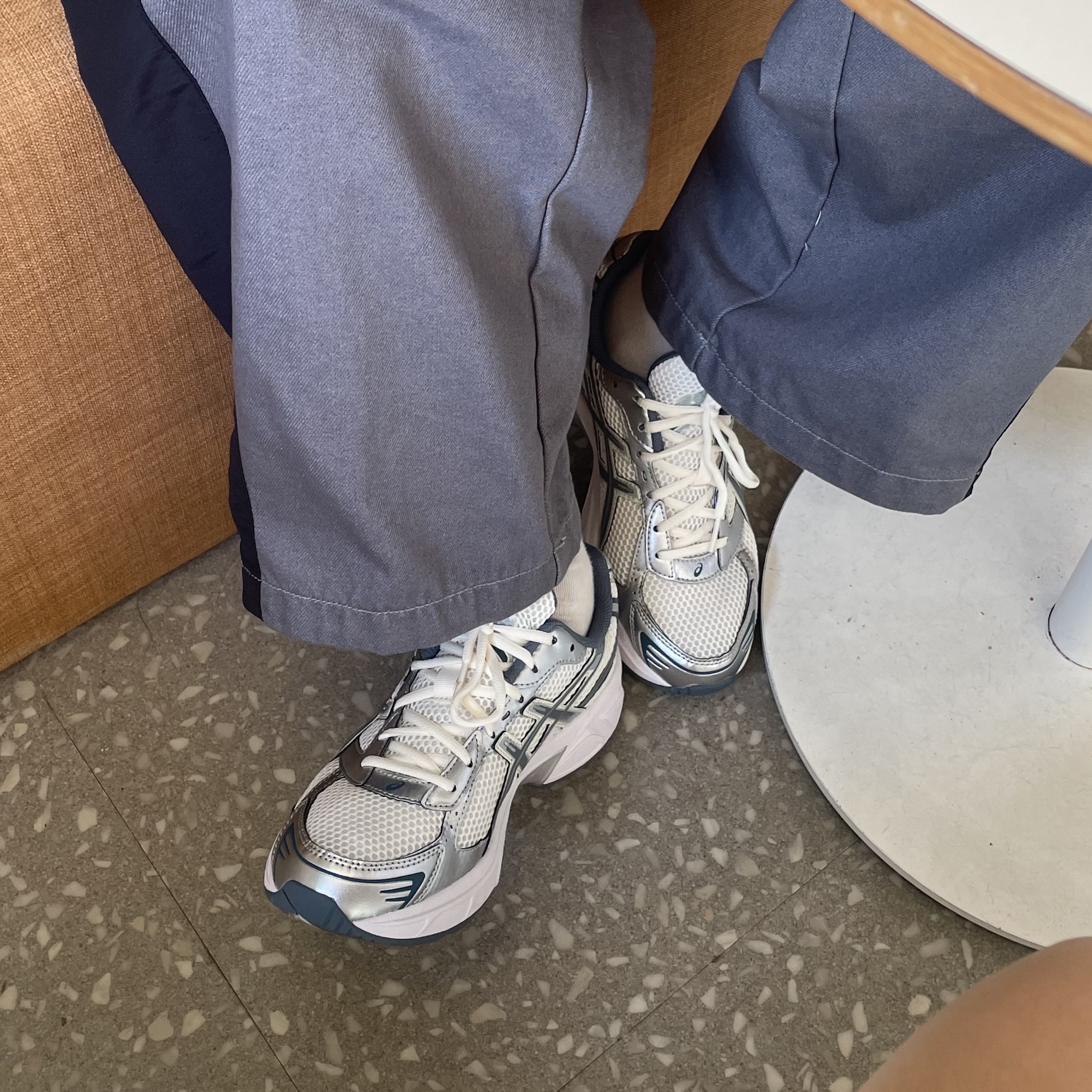Asics Gel-1130 Cream Ironclad 착용 스타일 - 2