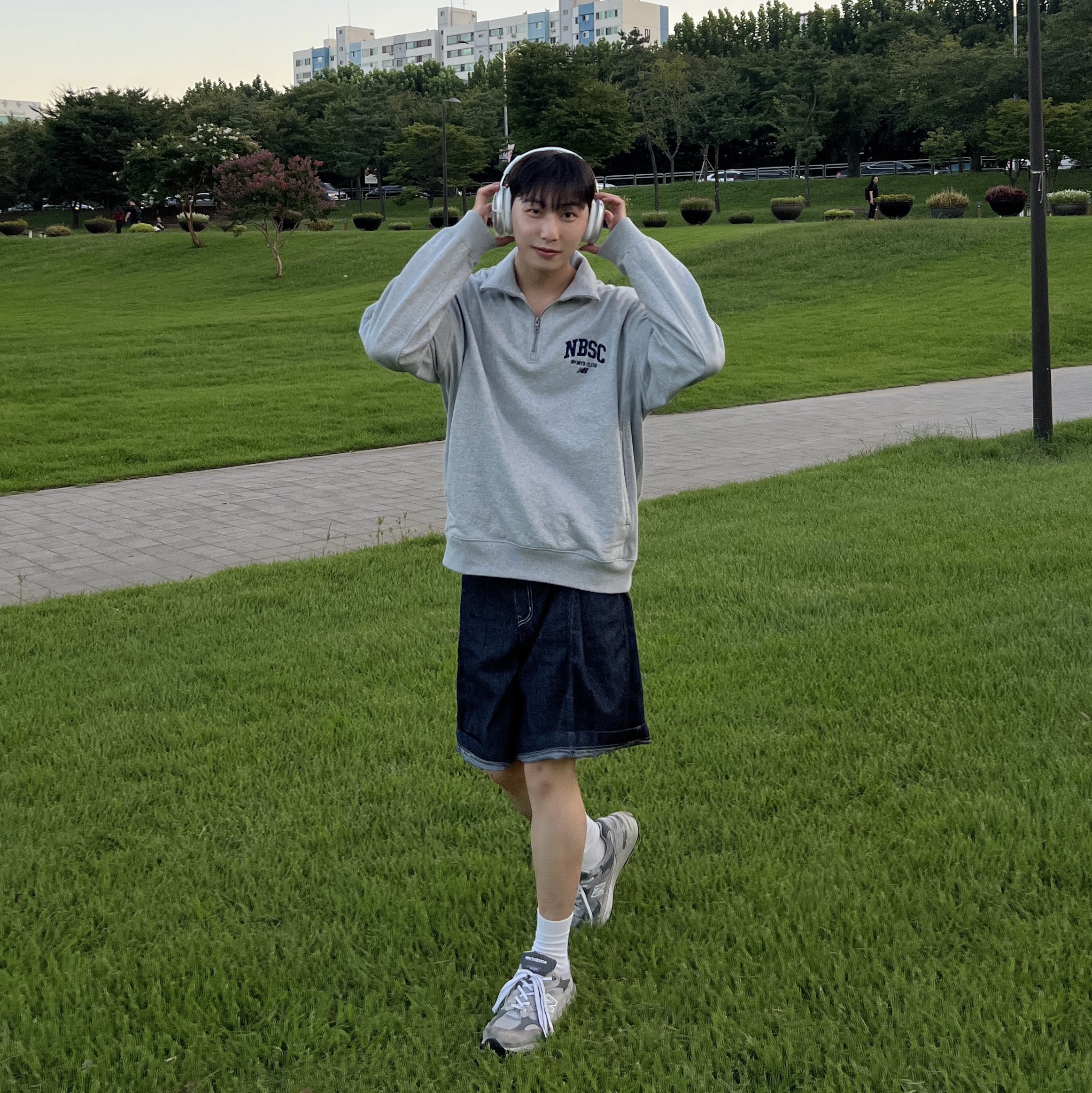New Balance 992 Made in USA Grey - D Standard, Apple AirPods Max Lightning Silver (Korean Ver.) 착용 스타일 - 4