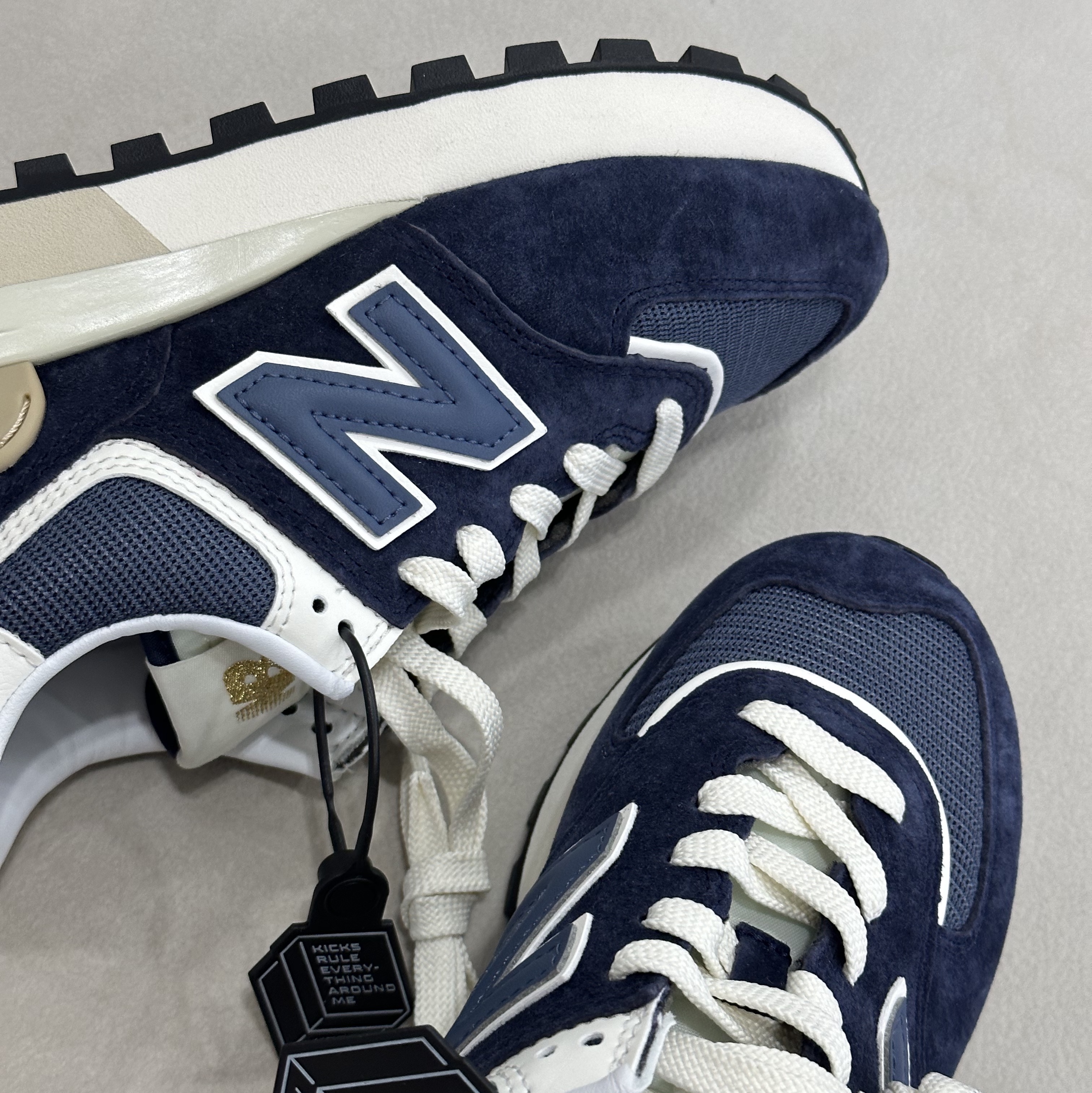 New Balance 574 Legacy Navy 착용 스타일