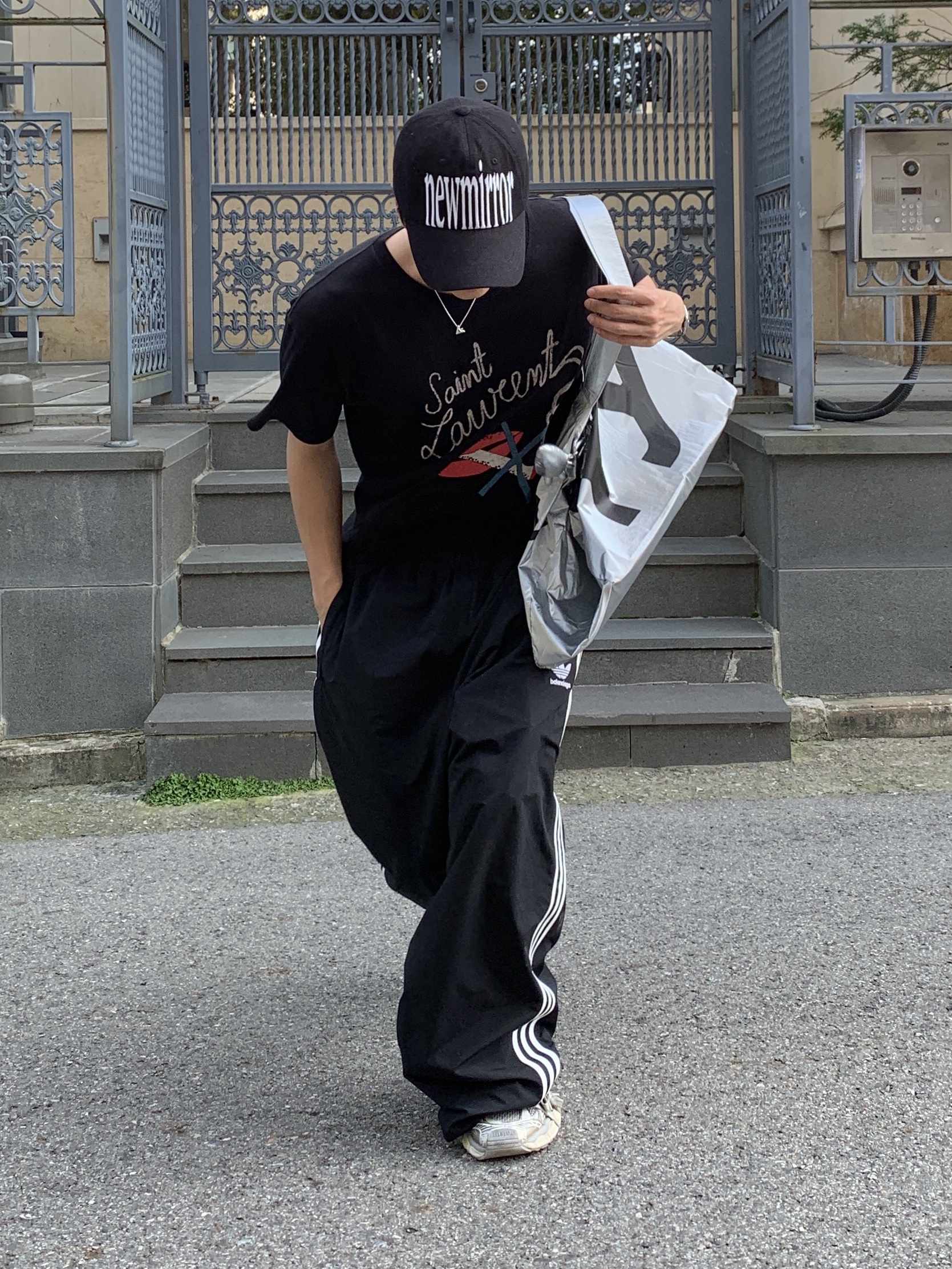 Balenciaga x Adidas Tracksuit Trousers Black, (W) Balenciaga 3XL Sneakers Light Beige 착용 스타일 - 1