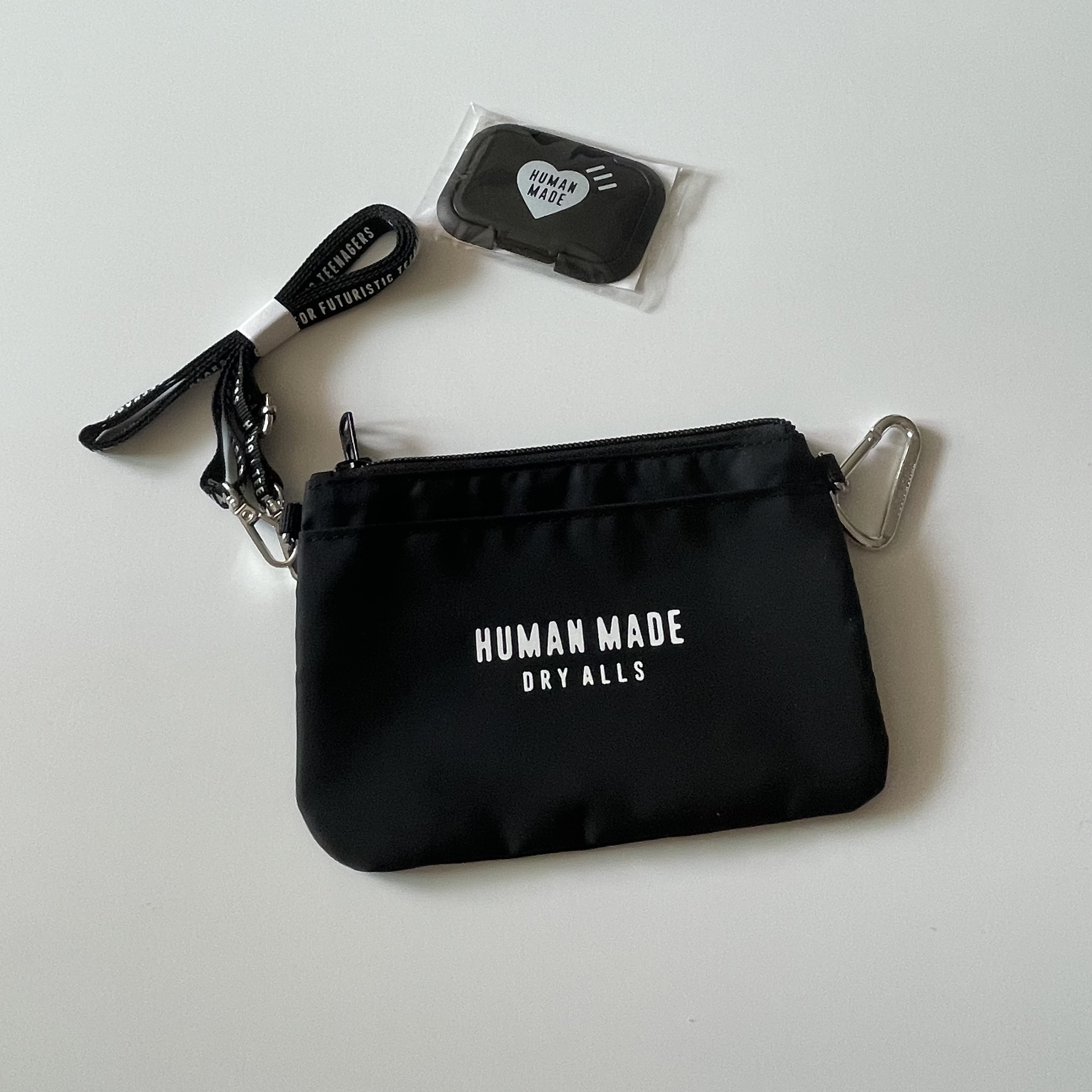 Human Made Wet Towel Bag Black 착용 스타일 - 2