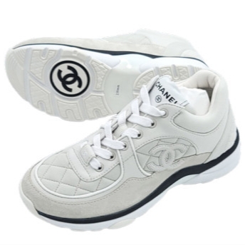(W) Chanel Sneakers Fabric Suede Calfskin & Light Grey 착용 스타일