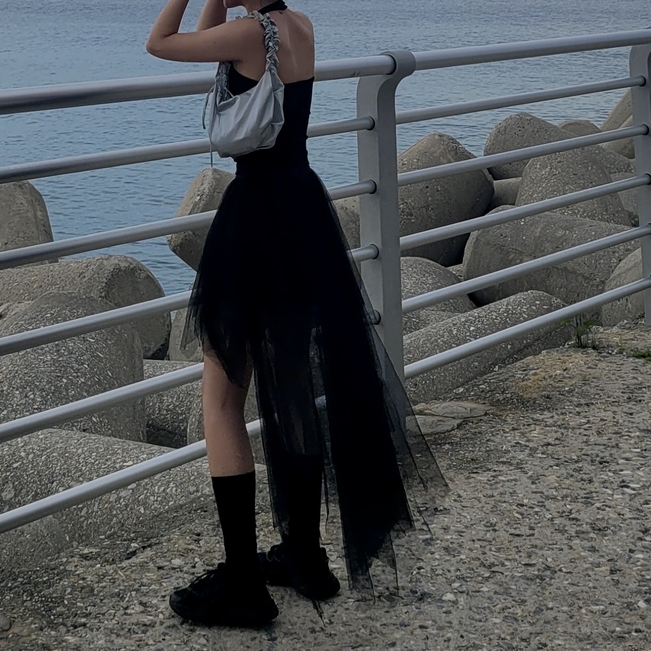 Adidas Ozweego Core Black 착용 스타일 - 2