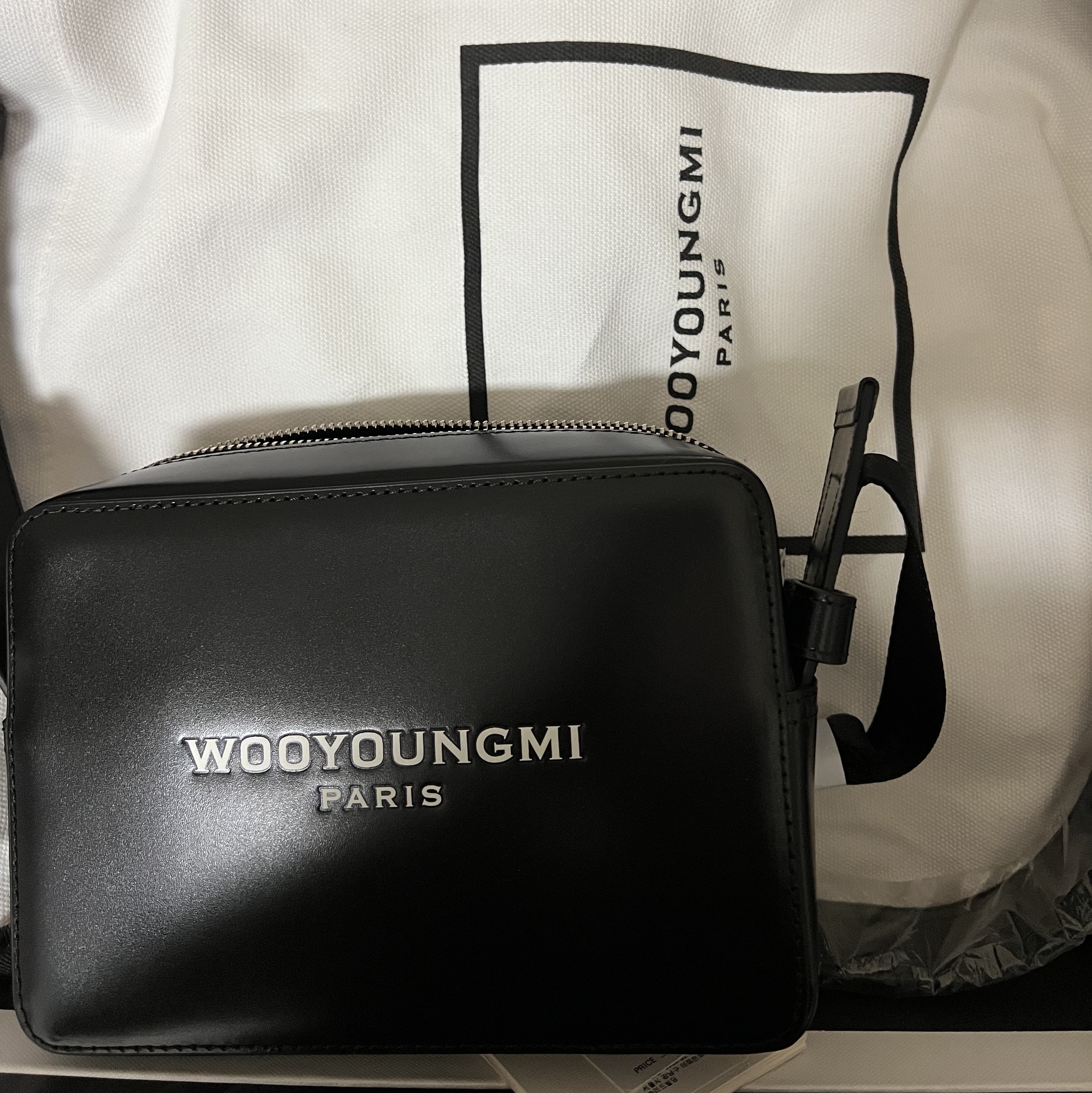 Wooyoungmi Square Mini Bag Black 착용 스타일