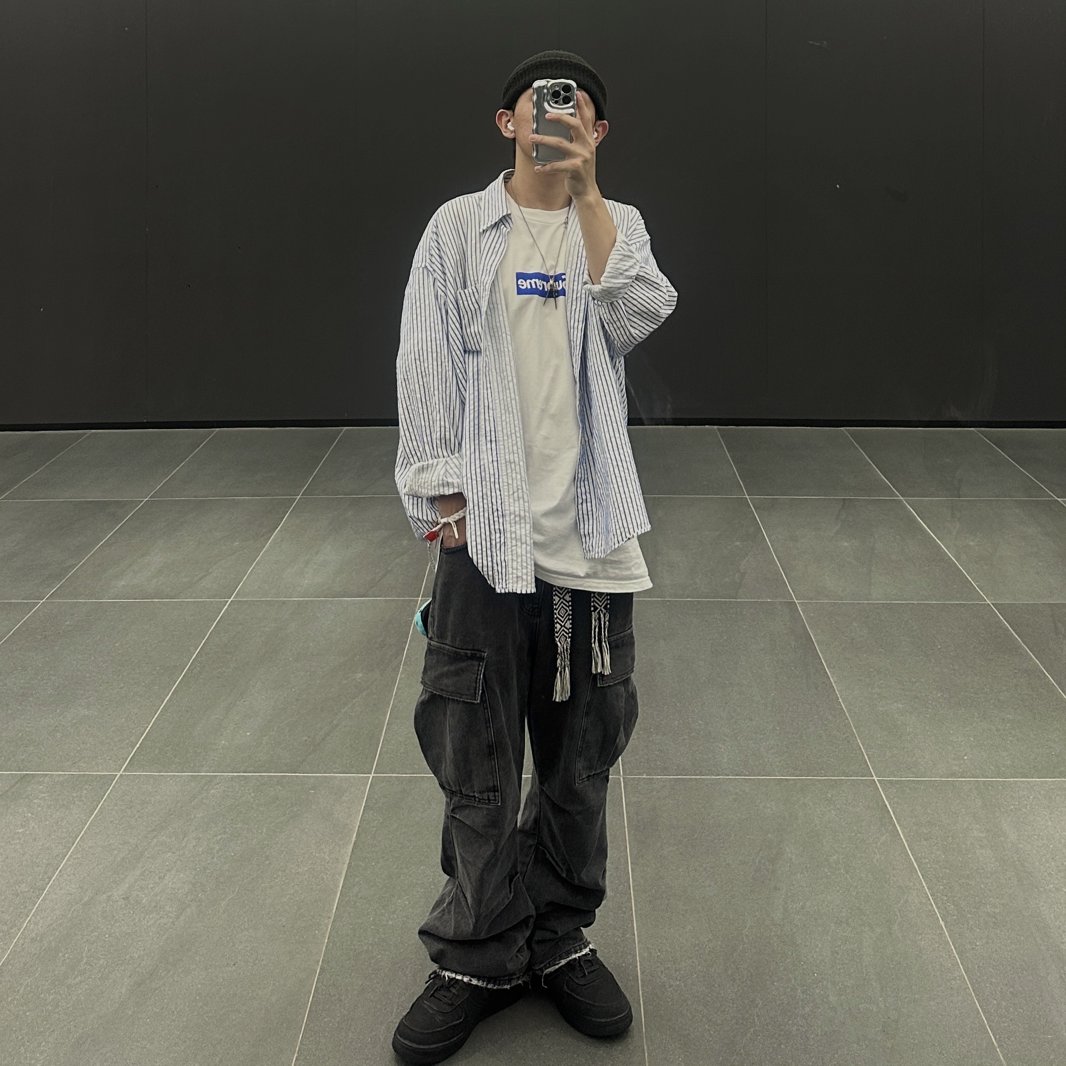 Supreme Seoul Box Logo T-Shirt White - 23FW, Nike x Stussy Air Force 1 Low Triple Black 착용 스타일 - 1
