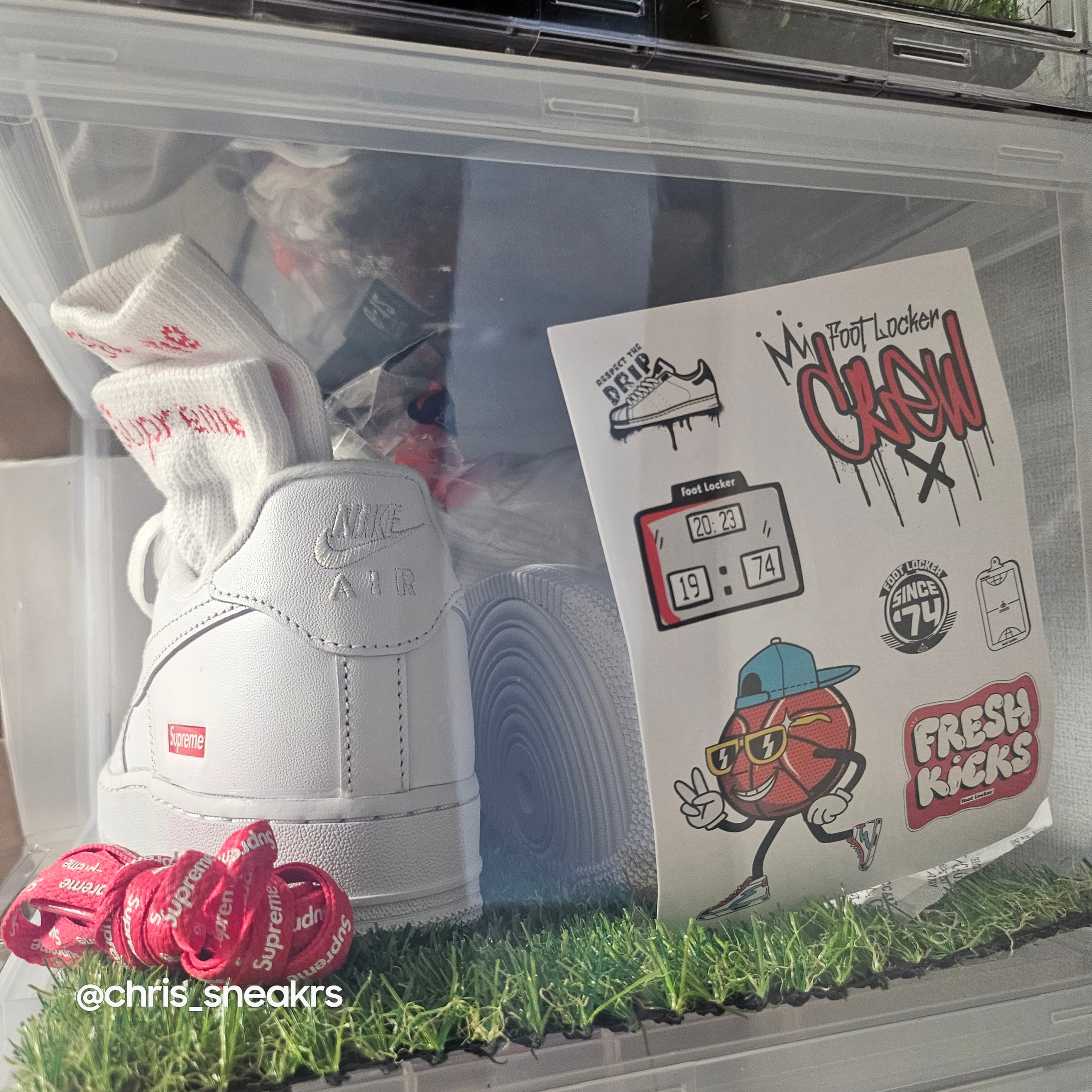 Nike x Supreme Air Force 1 Low White, Supreme Hanes Crew Socks White (4 Pack) 착용 스타일 - 2