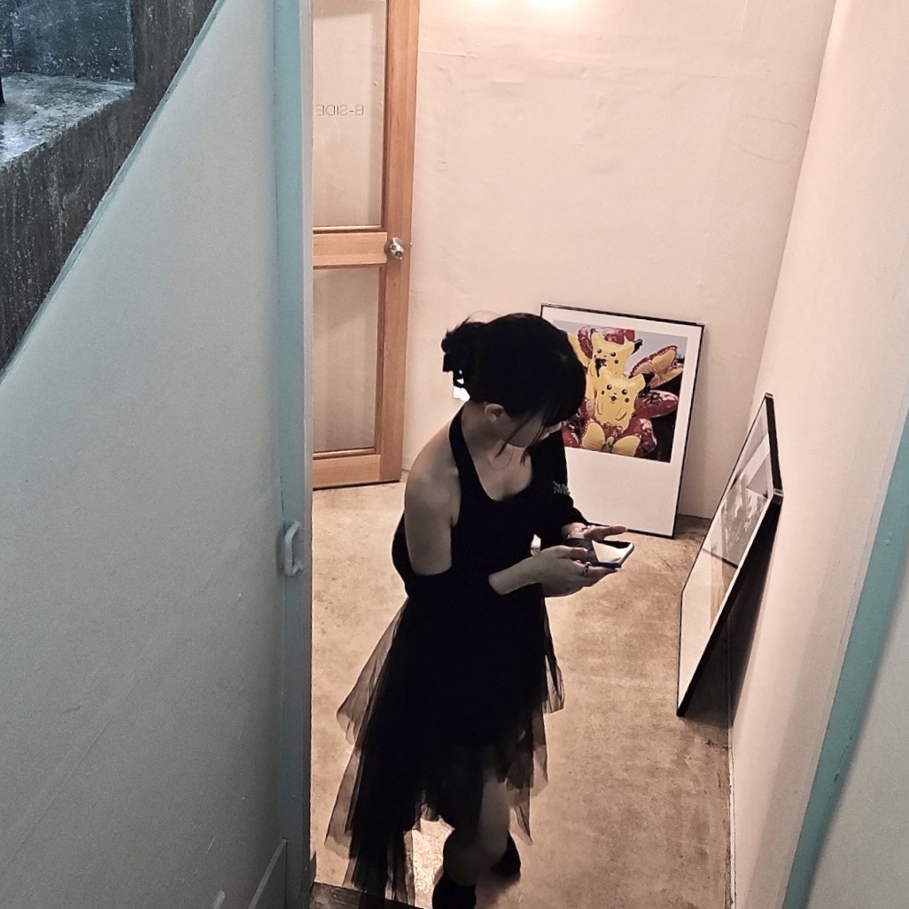 Adidas Ozweego Core Black 착용 스타일 - 3