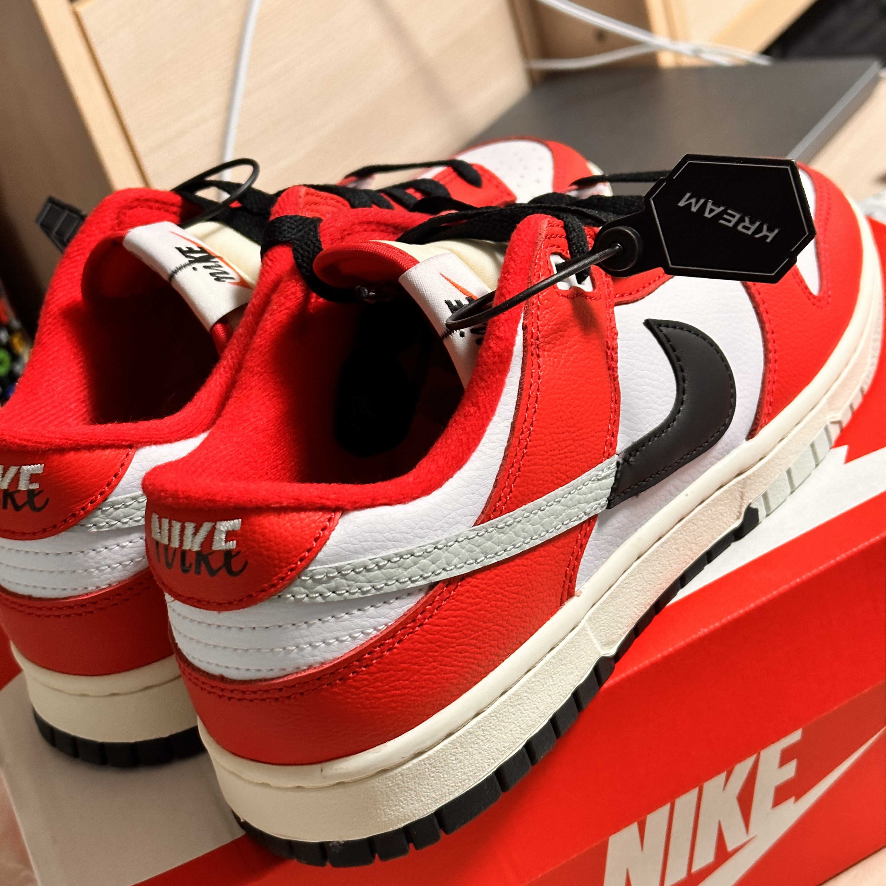 Nike Dunk Low Retro PRM University Red Black 착용 스타일 - 1