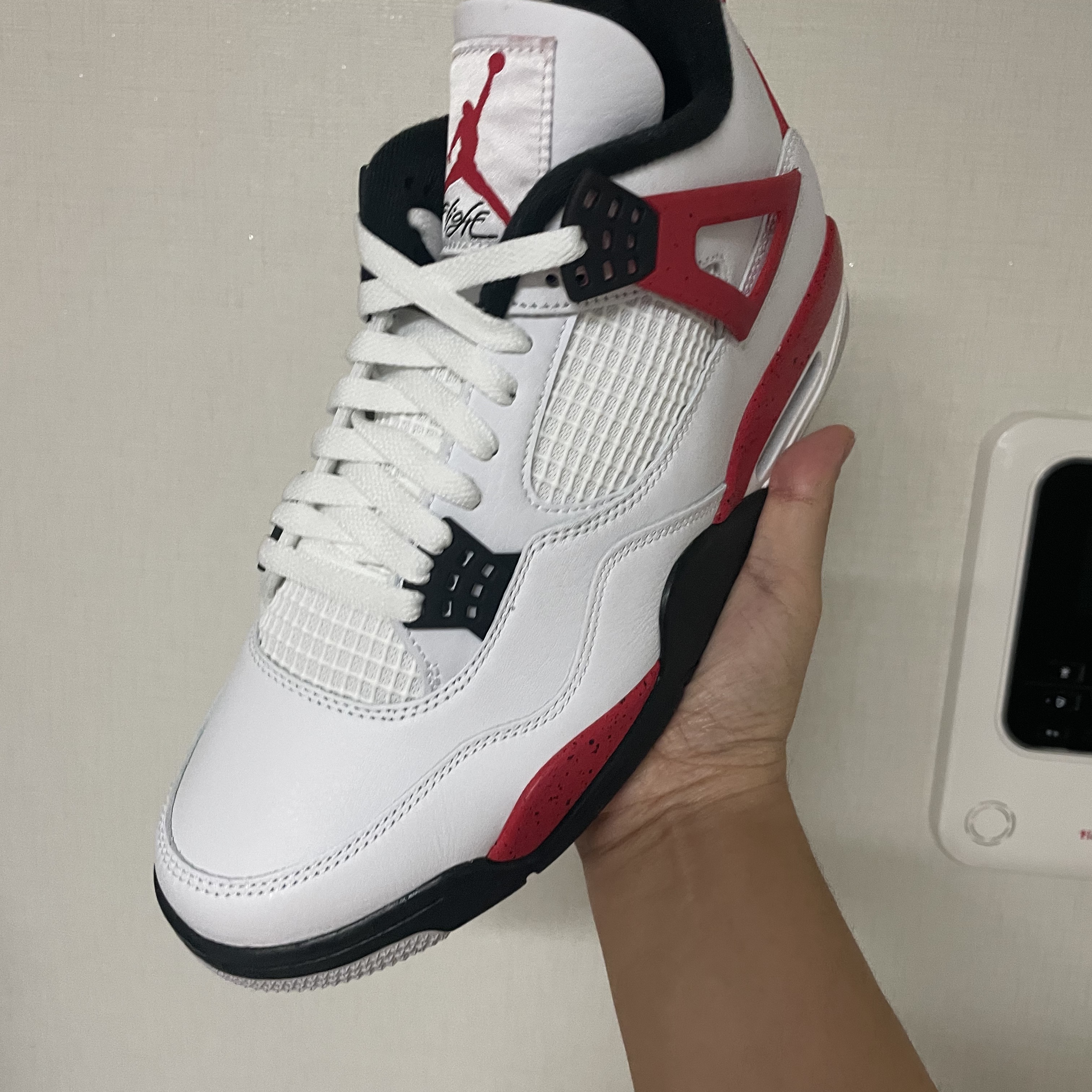 Jordan 4 Retro Red Cement 착용 스타일 - 2