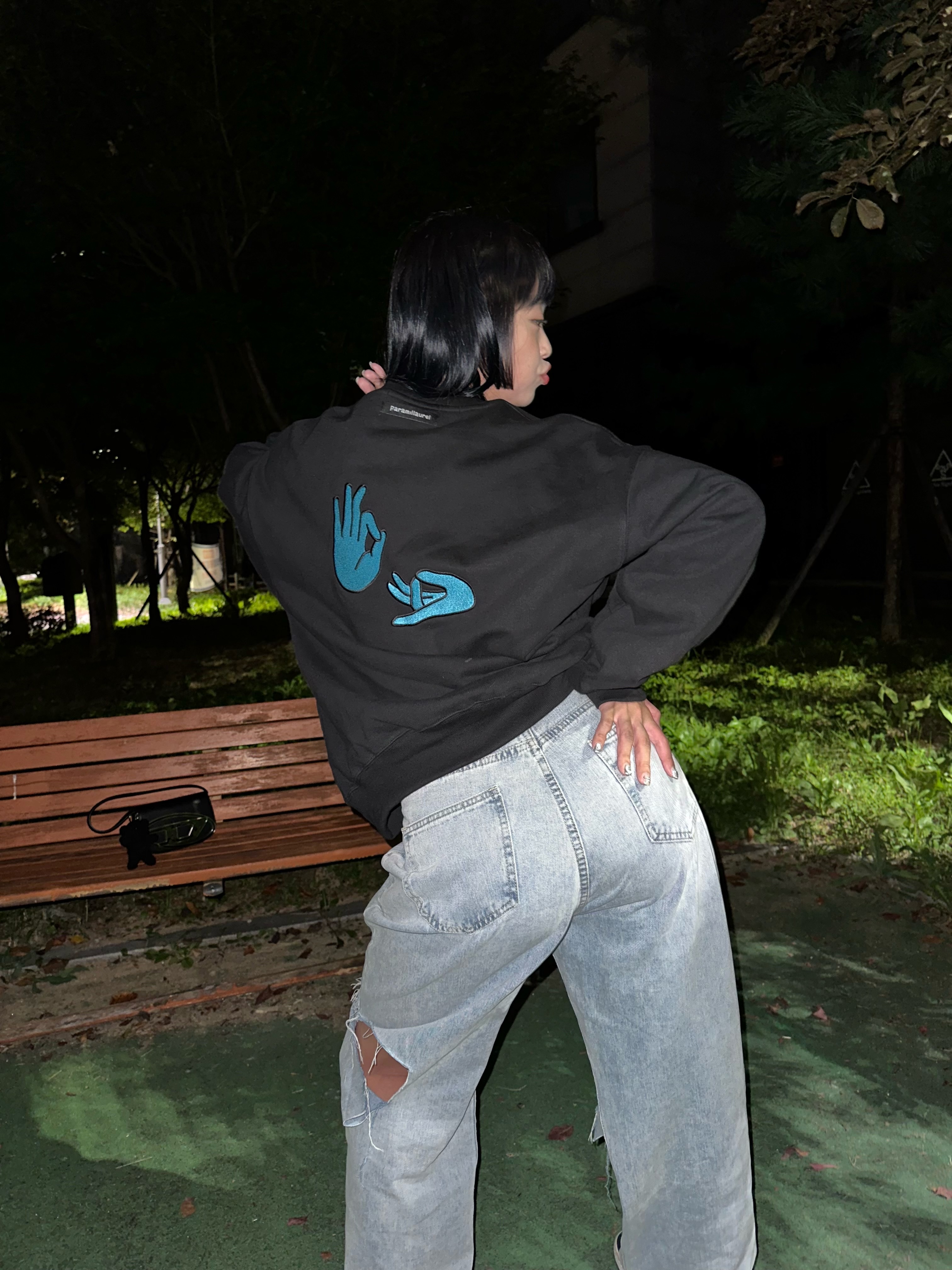 Diesel 1DR Shoulder Bag in Nappa Leather Black, (GS) Jordan 1 Retro High Obsidian UNC 착용 스타일 - 4