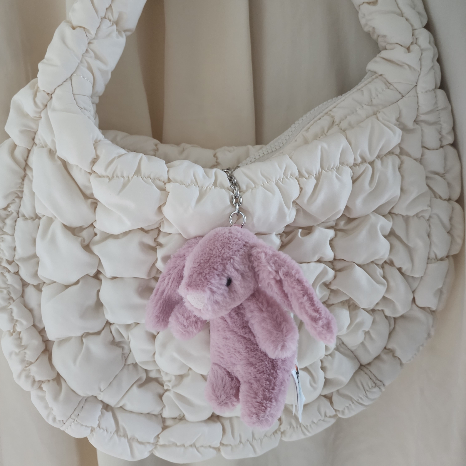 COS Quilted Mini Bag Cream 착용 스타일