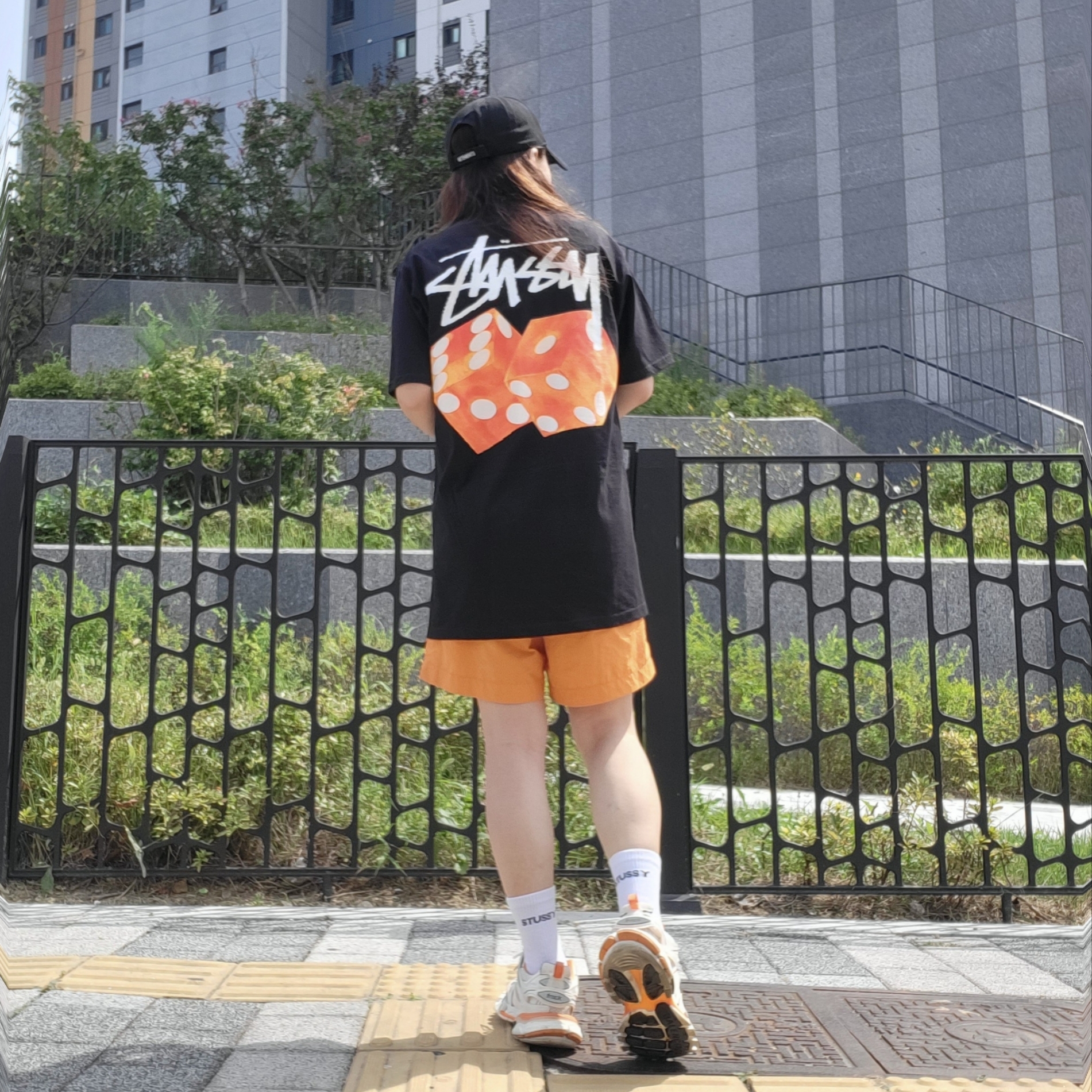 Nike x Stussy NRG Crew Socks White Black, (W) Balenciaga Track Sneakers White Orange 착용 스타일 - 1