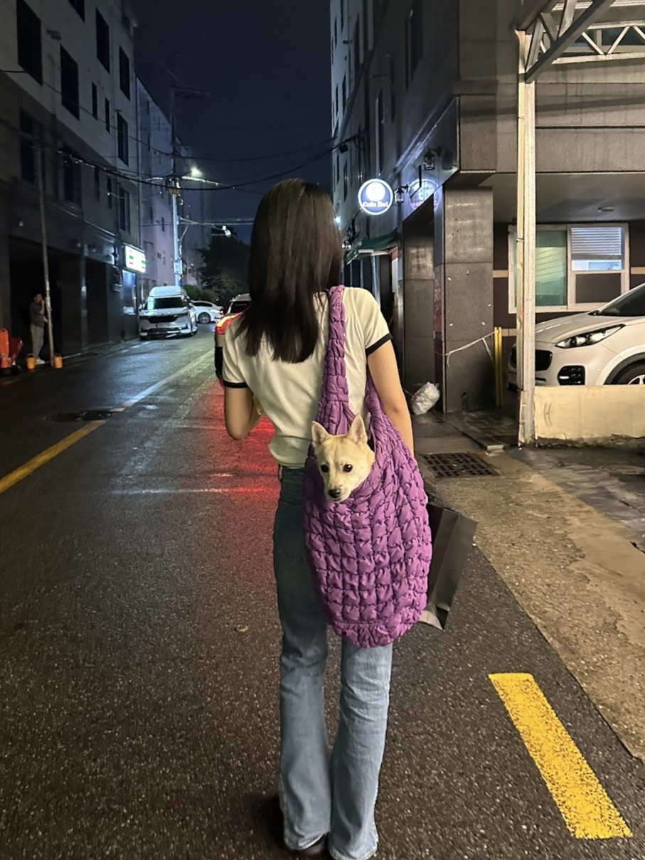COS Quilted Oversized Shoulder Bag Purple 착용 스타일
