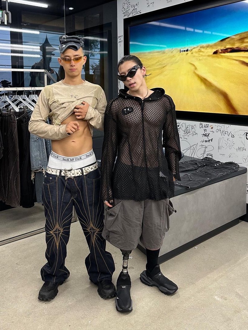 Thug Club Chain Stitch Denim Pants Black, Thug Club Mithril Hoodie Sleeve Black 착용 스타일 - 2