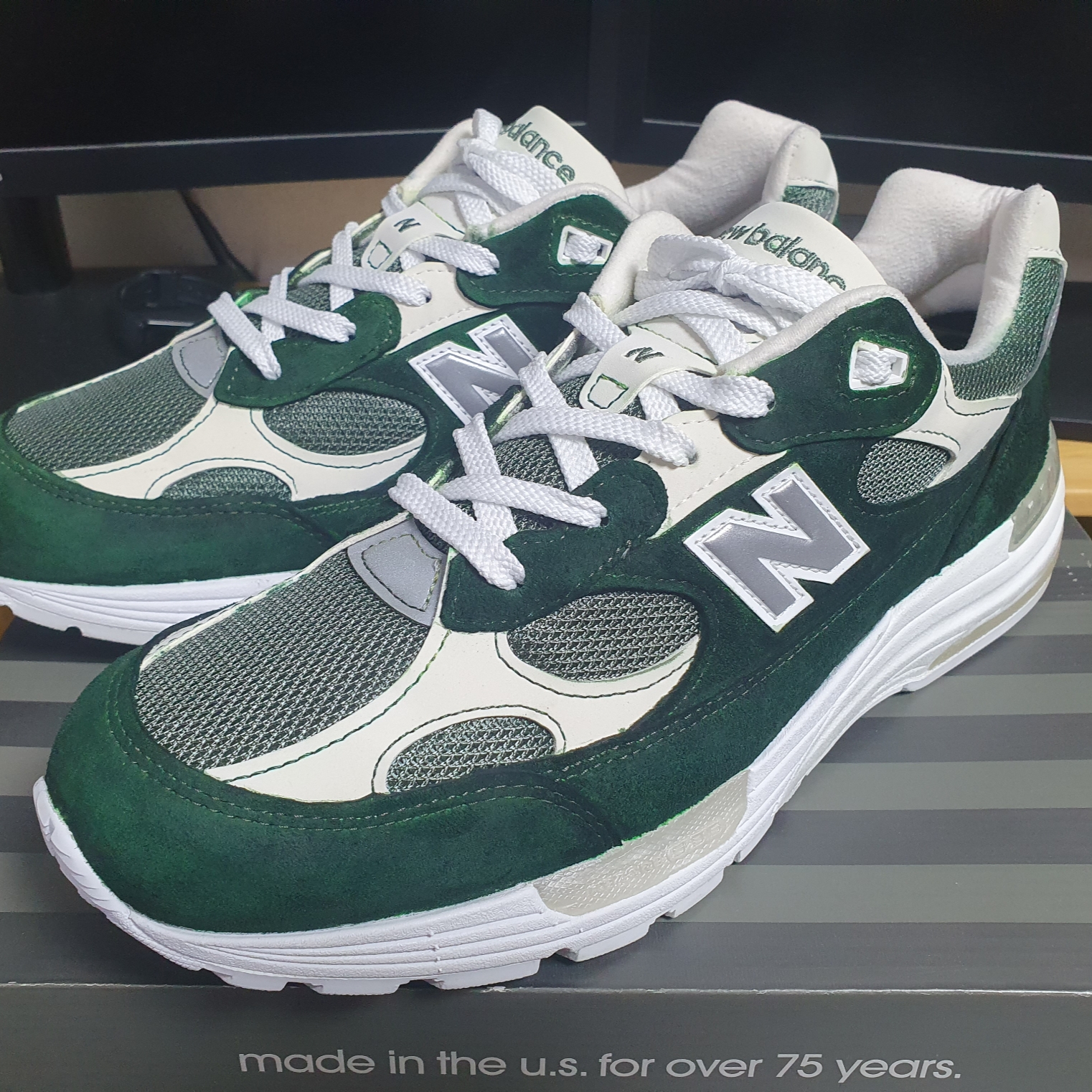 New Balance 992 Made in USA White Silver, New Balance x JJJJound 992 Made in USA Mossy Green 착용 스타일 - 2
